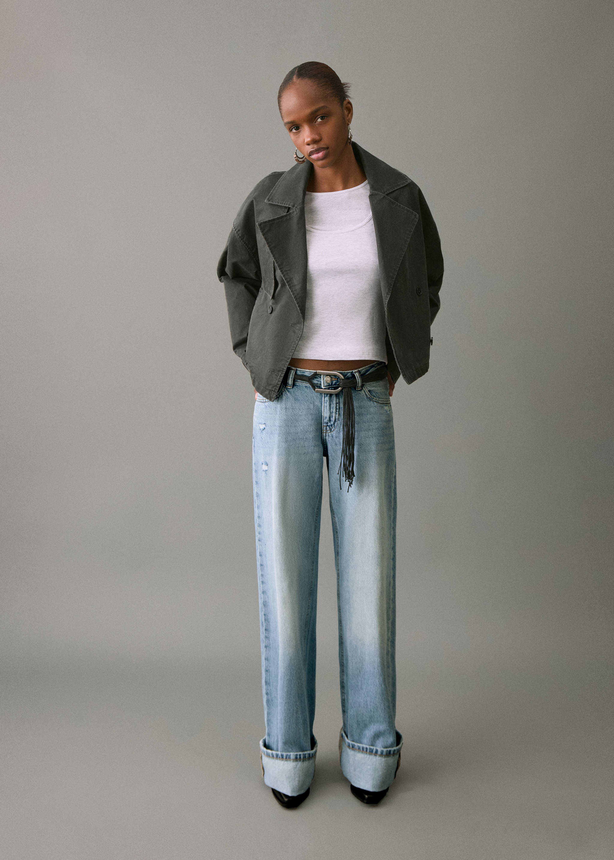 Wide leg jeans with turned-up hem - General plane