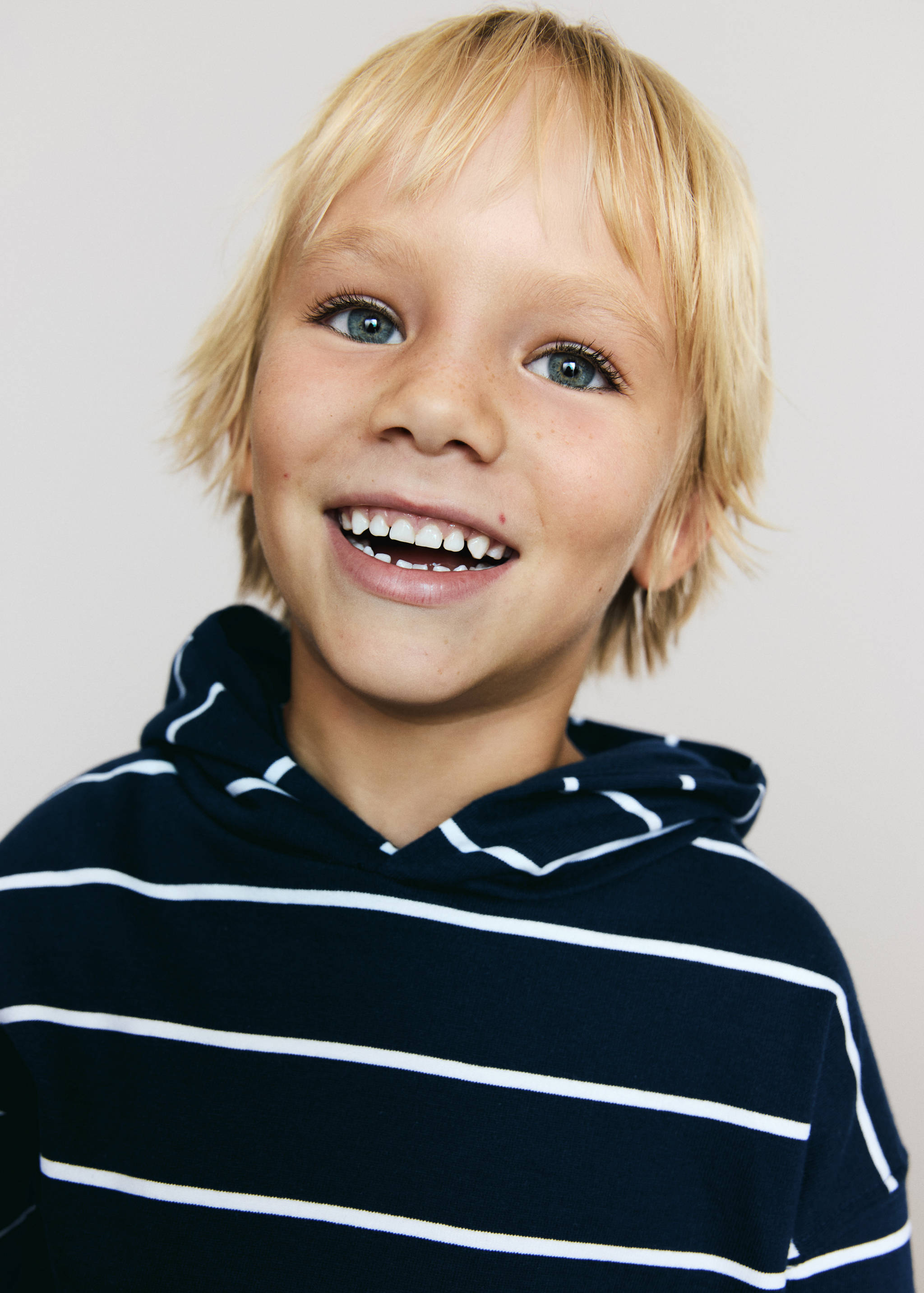 Striped hooded sweatshirt - Details of the article 1