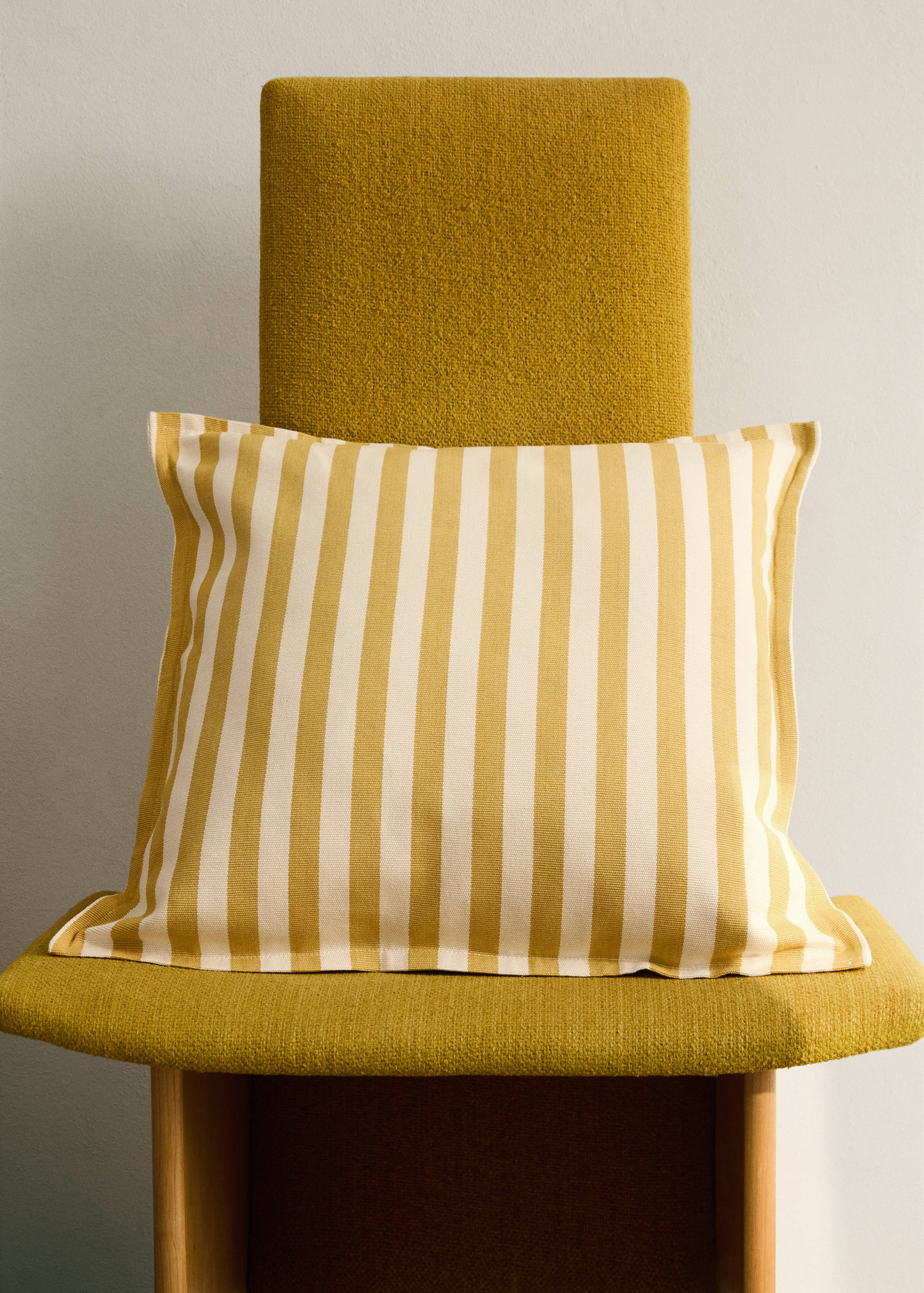 Cotton two-tone cushion cover with woven stripes 50x50 cm - General plane