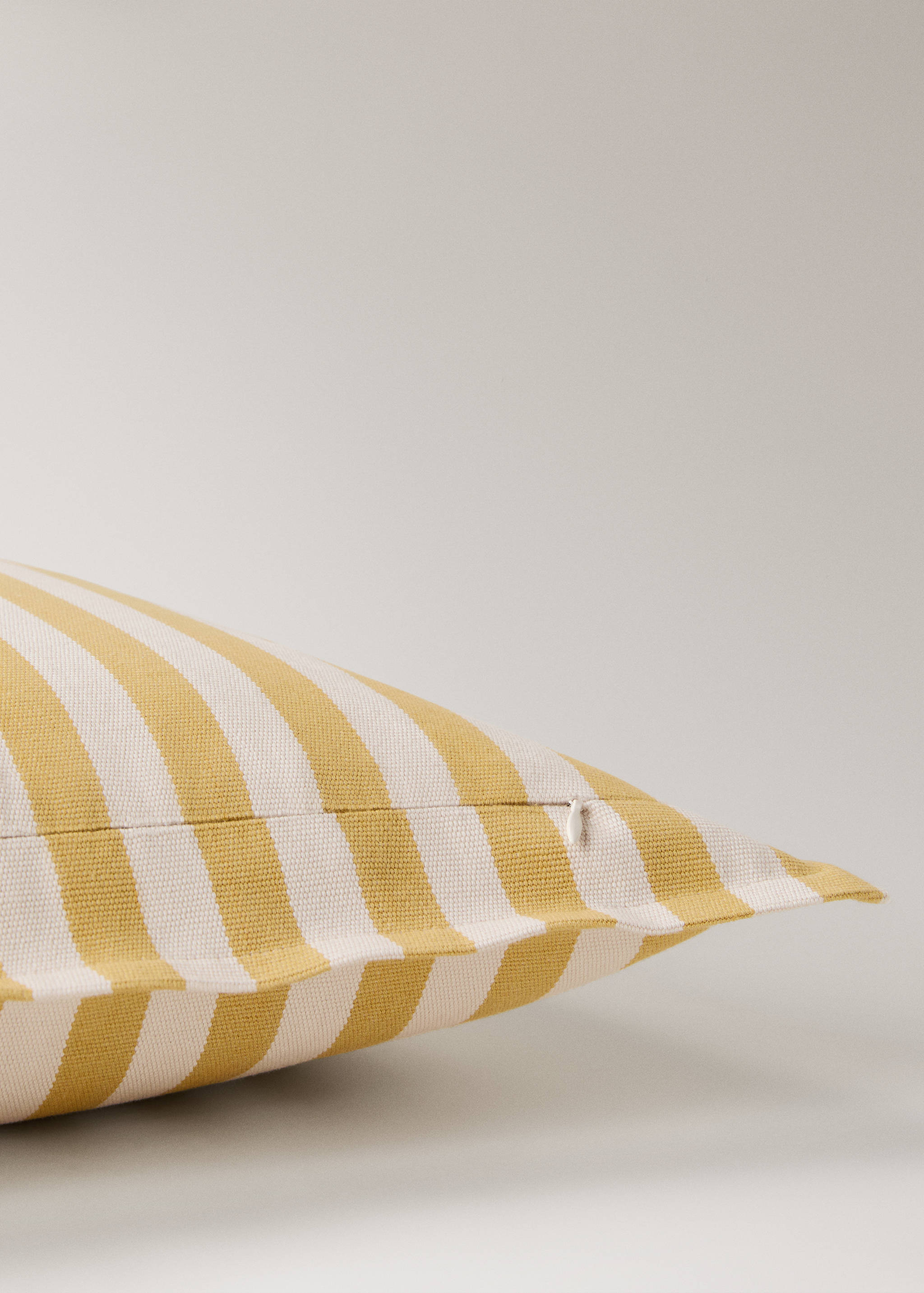 Cotton two-tone cushion cover with woven stripes 50x50 cm - Details of the article 1