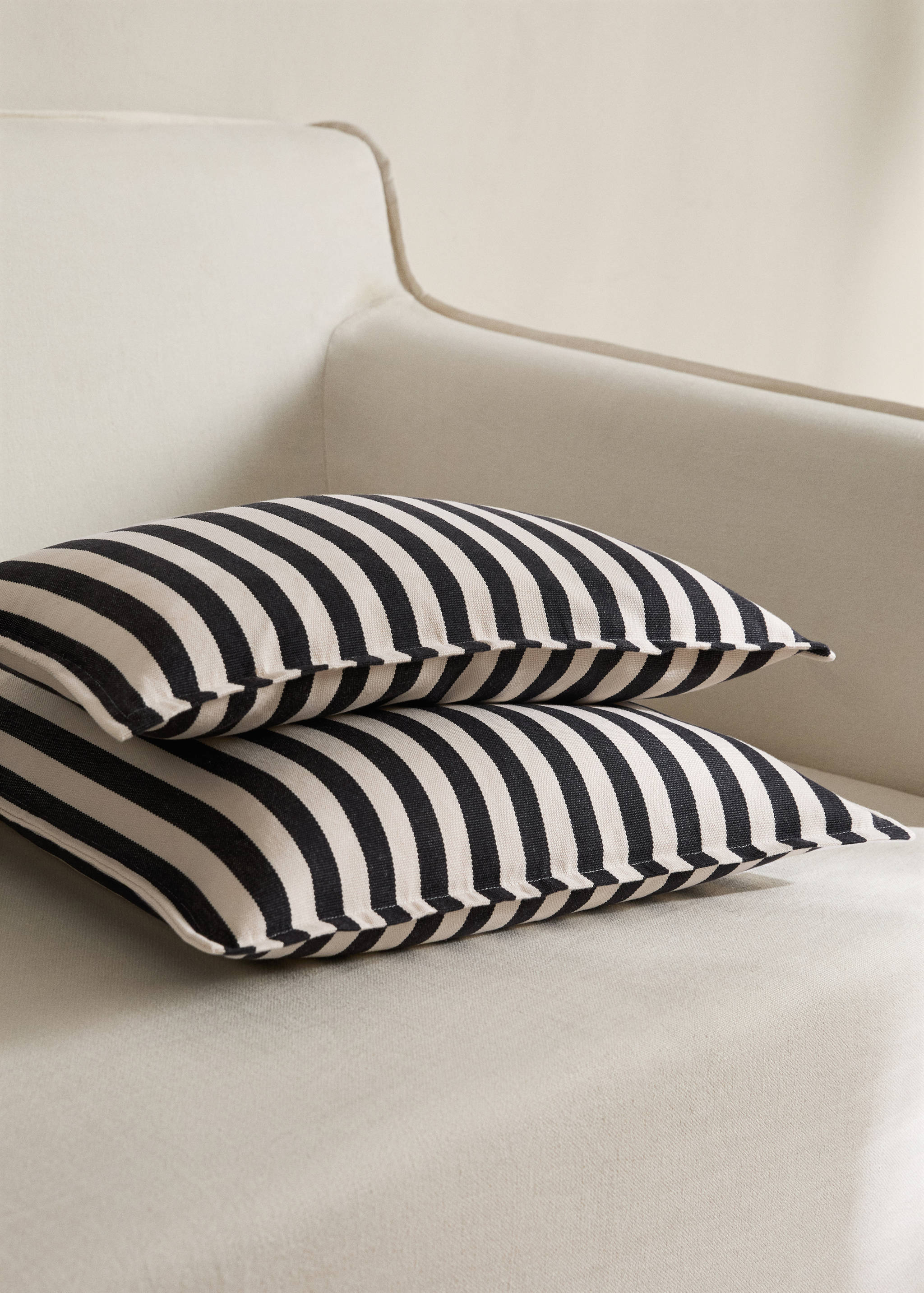 Cotton two-tone cushion cover with woven stripes 50x50 cm - General plane