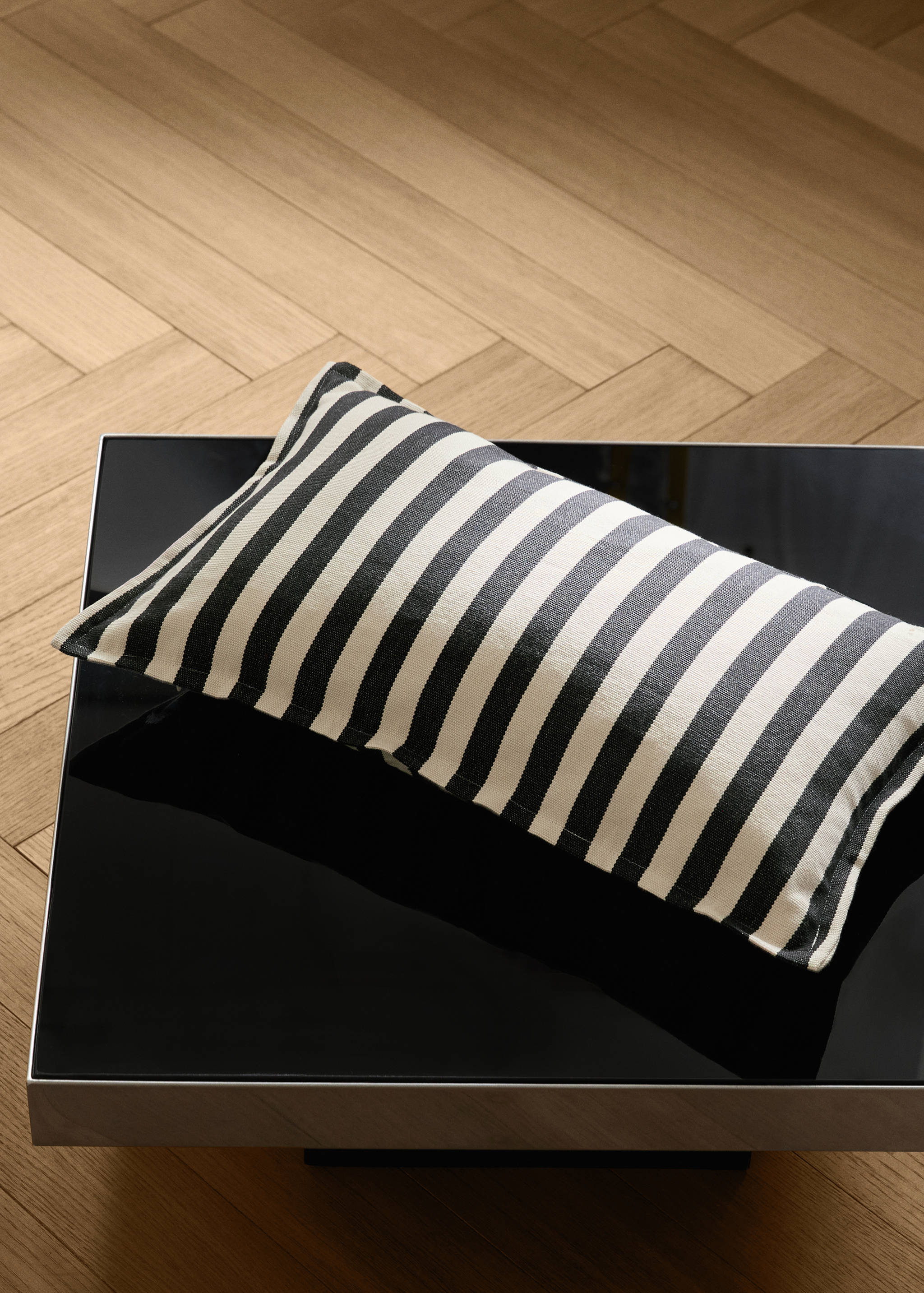 Cotton two-tone cushion cover with woven stripes 30x50 cm - General plane