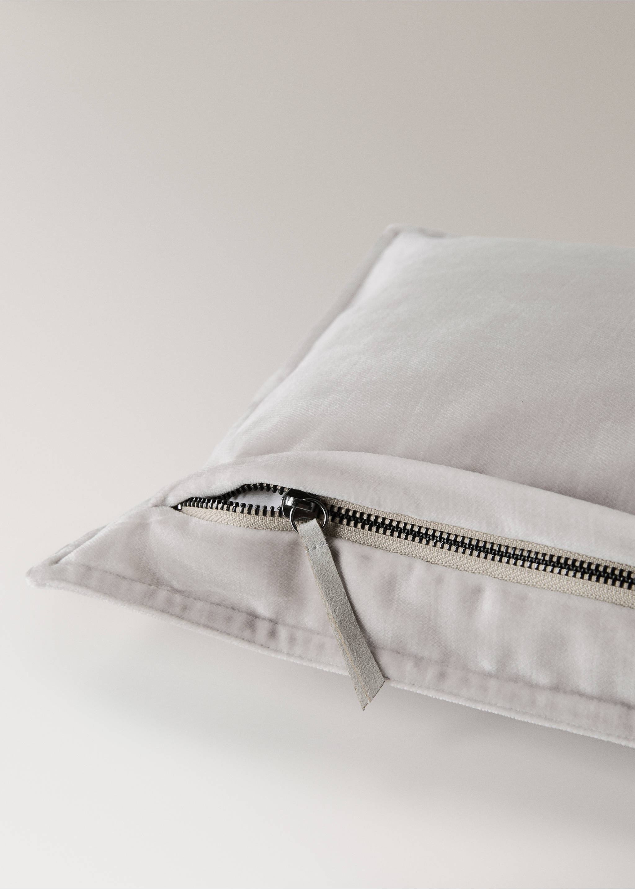 Velvet cushion cover 30x50 cm - Details of the article 2, Grey. Ref: 17003321-00.