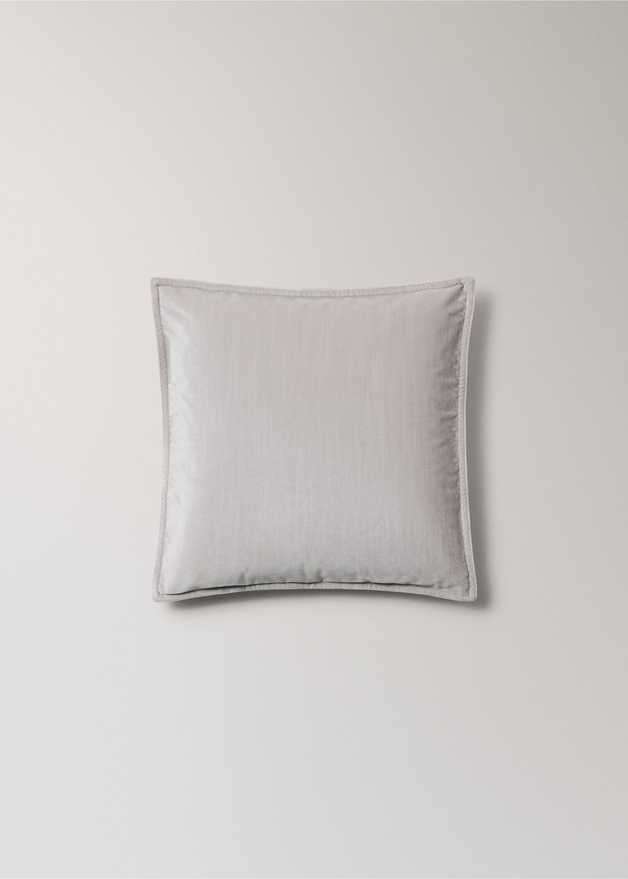 Velvet cushion cover 45x45 cm - Article without model, Grey. Ref: 17003322-00.