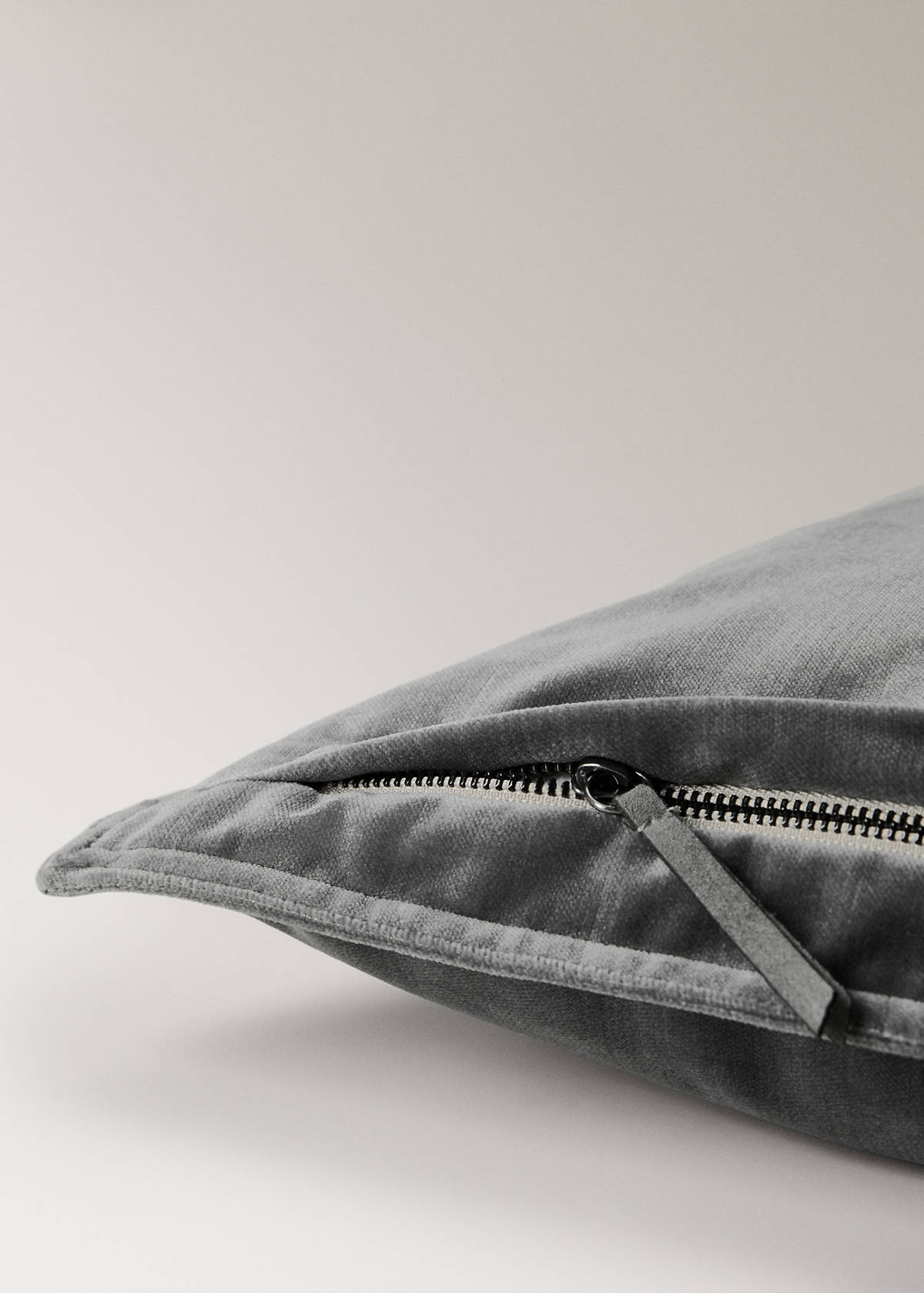 Velvet cushion cover 45x45 cm — Dark Grey