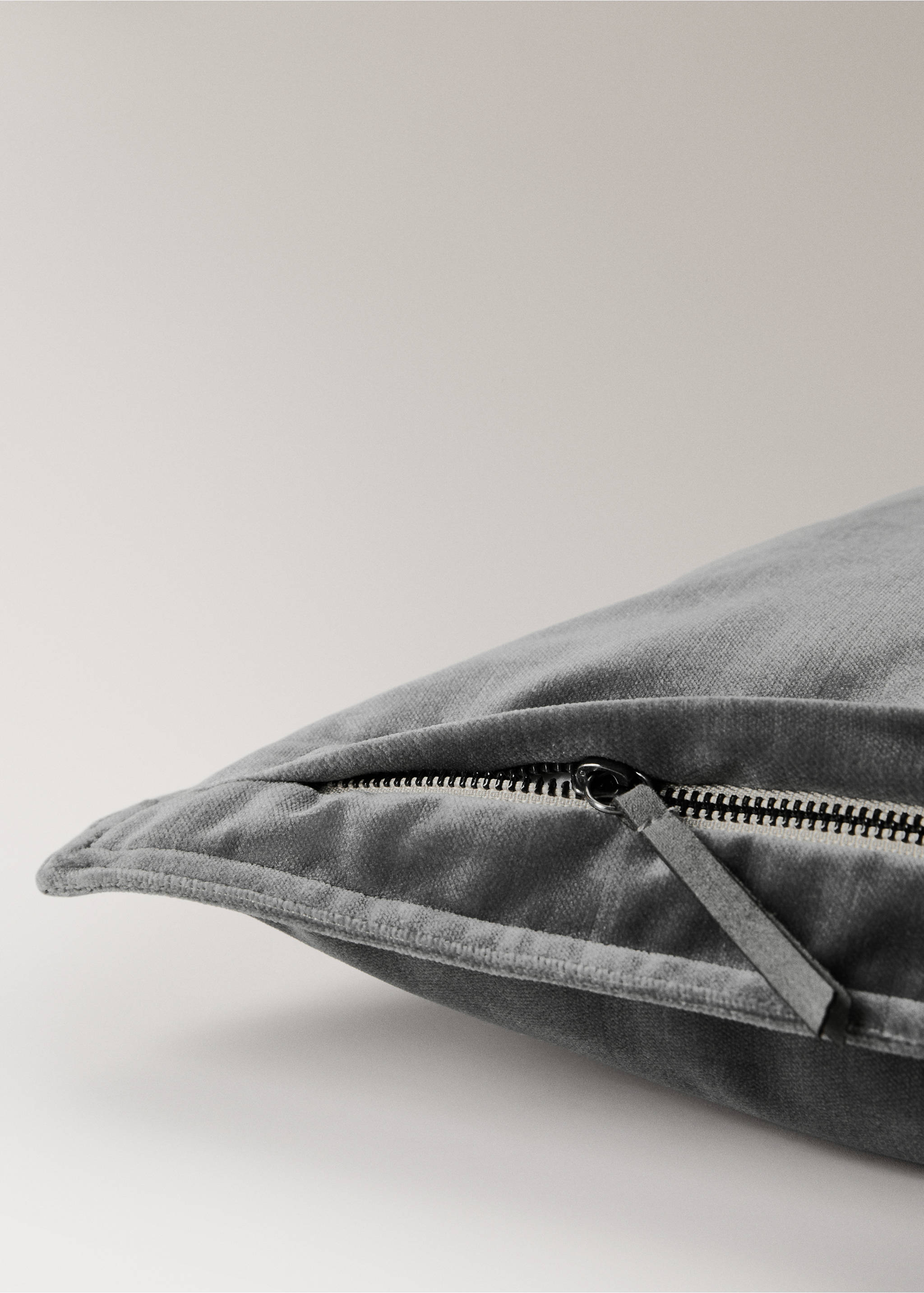 Kadife yastık kılıfı 40x60 cm - Ürün detayı 2, Koyu Gri. Ref: 17003323-00.