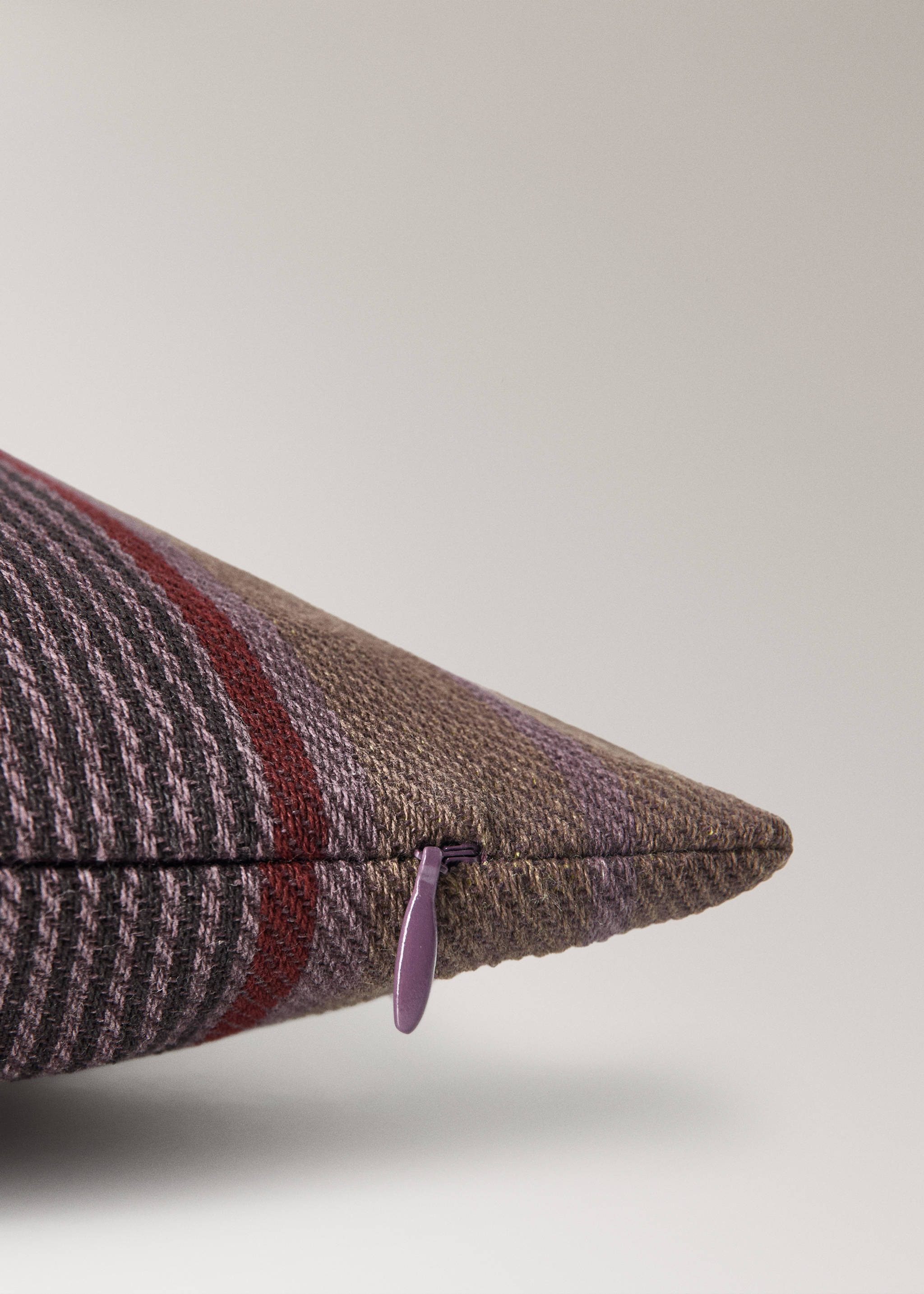 Cotton overdyed striped cushion cover 30x50 cm - Details of the article 2