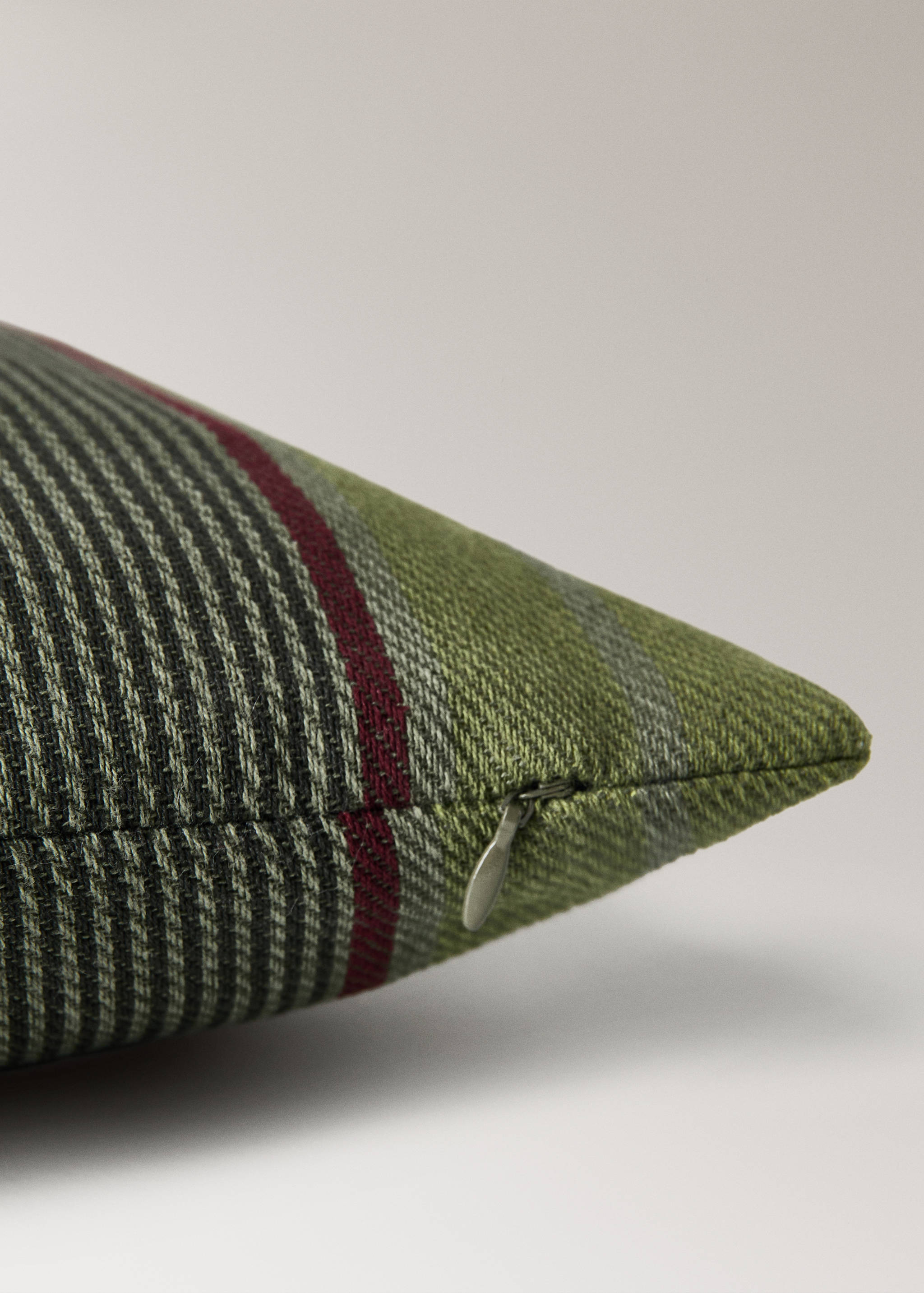 Cotton overdyed striped cushion cover 45x45 cm - Details of the article 2