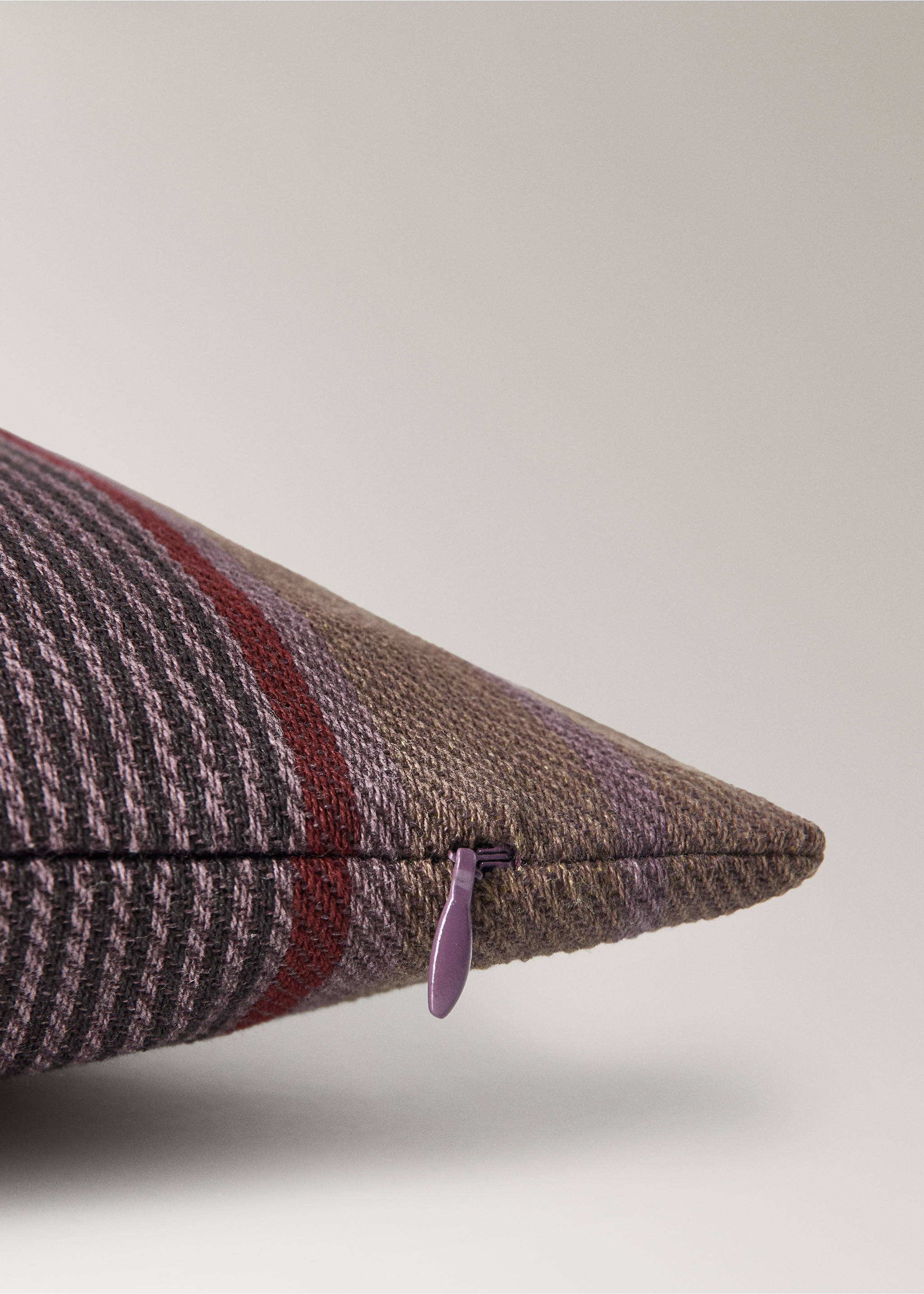 Cotton overdyed striped cushion cover 45x45 cm - Details of the article 2, Plum. Ref: 17003325-00.