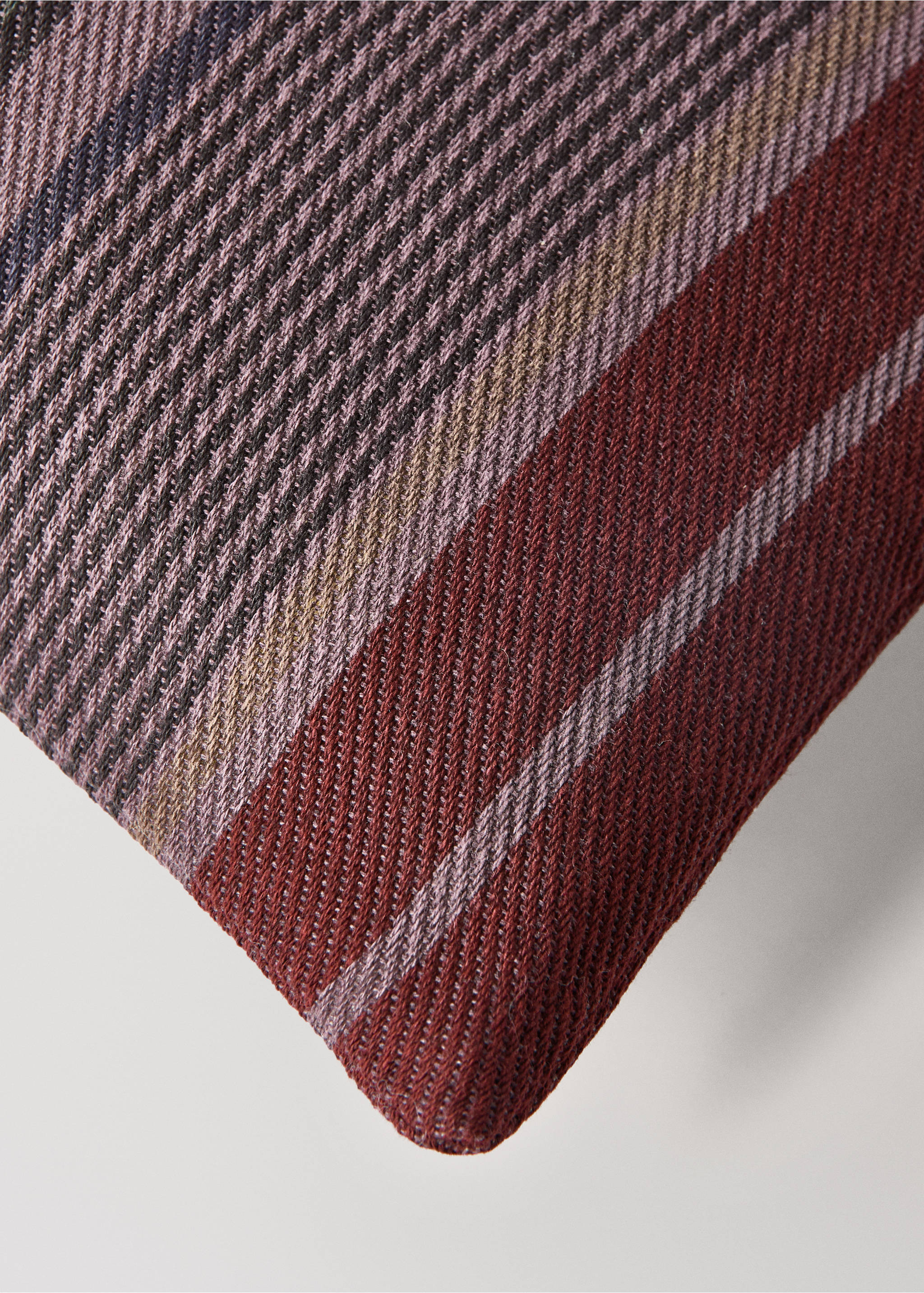 Cotton overdyed striped cushion cover 45x45 cm - Details of the article 3, Plum. Ref: 17003325-00.