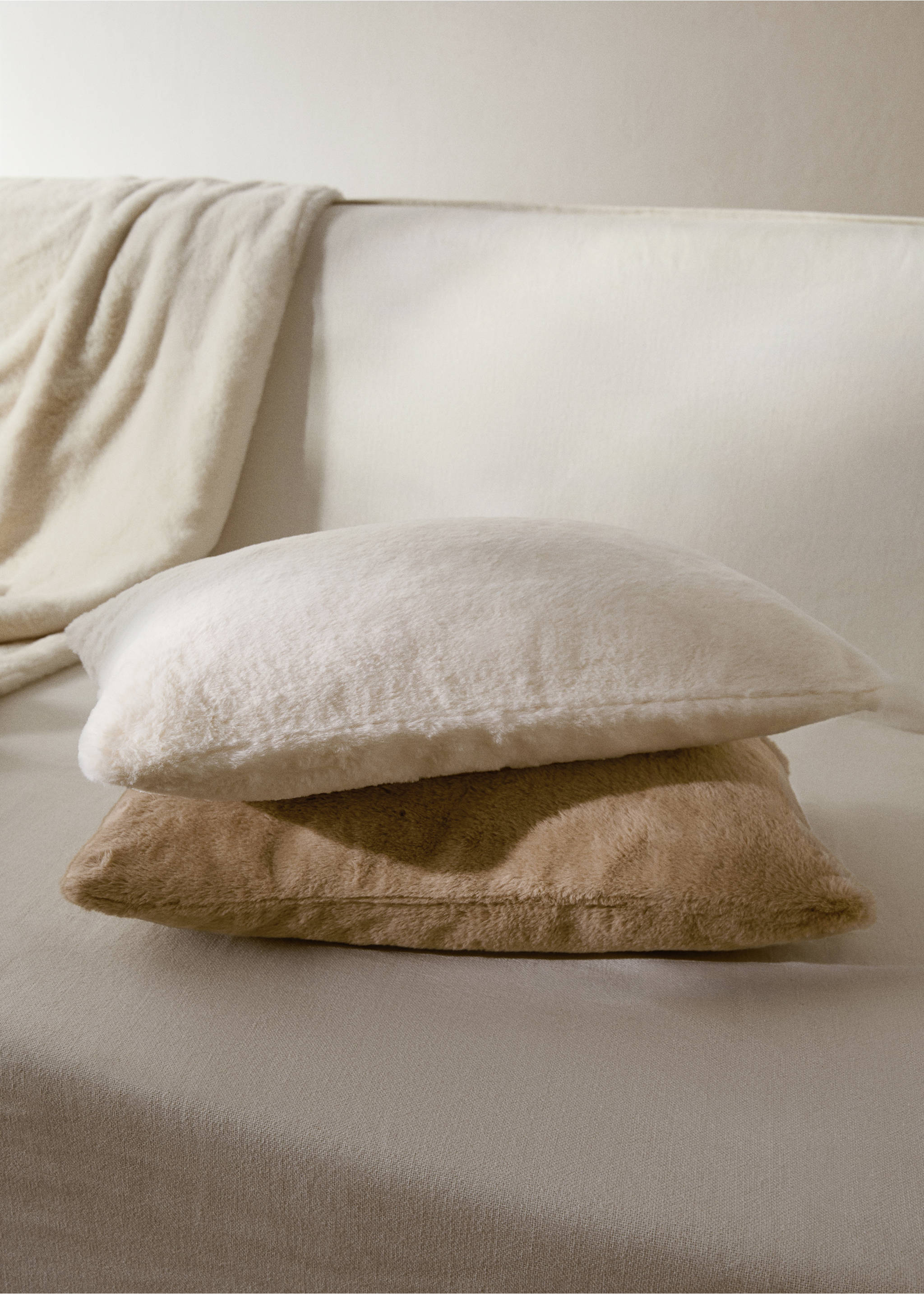 Faux-fur textured cushion cover 30x50 cm - General plane, Ivory White. Ref: 17003327-00.
