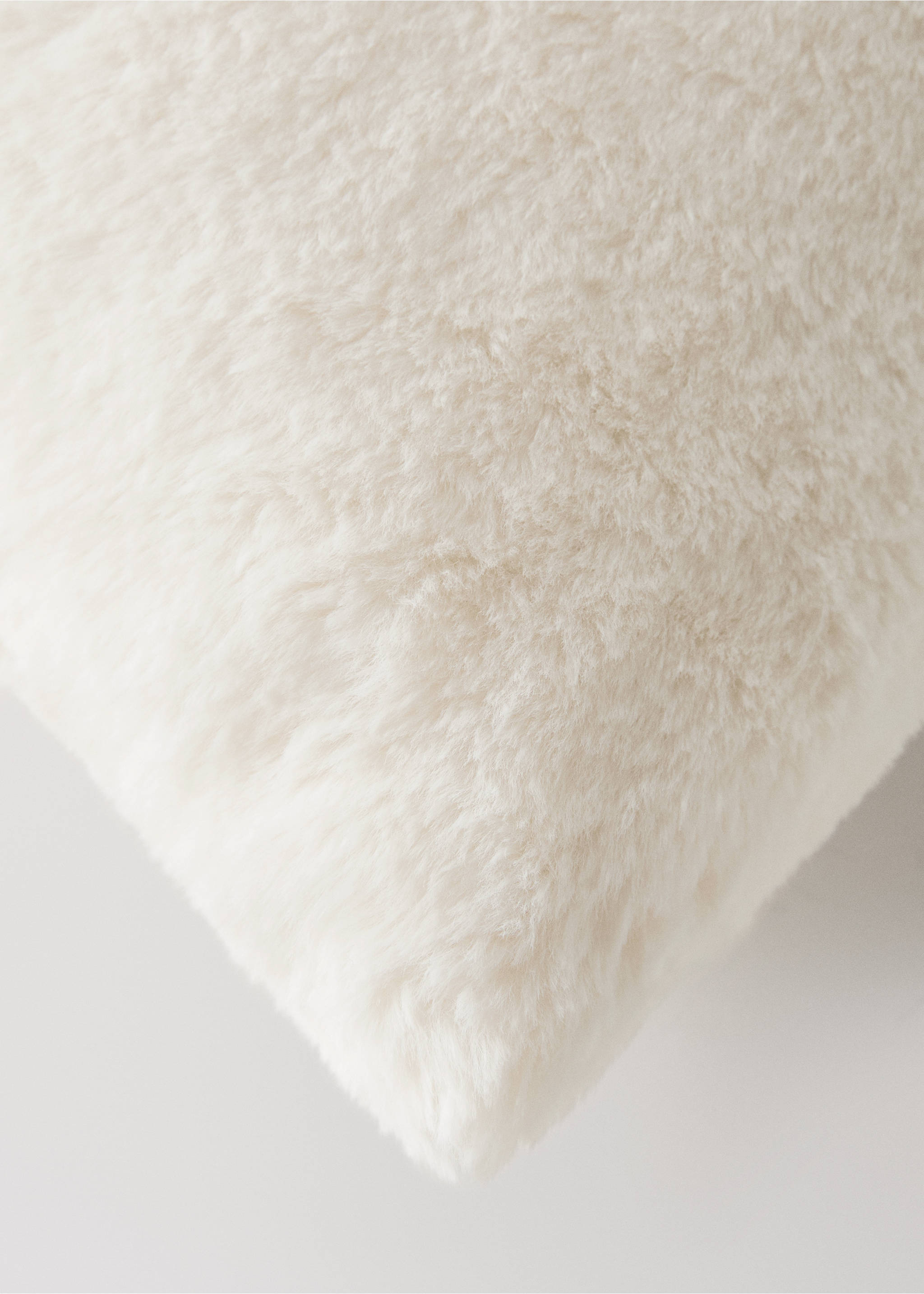Faux-fur textured cushion cover 30x50 cm - Details of the article 3, Ivory White. Ref: 17003327-00.