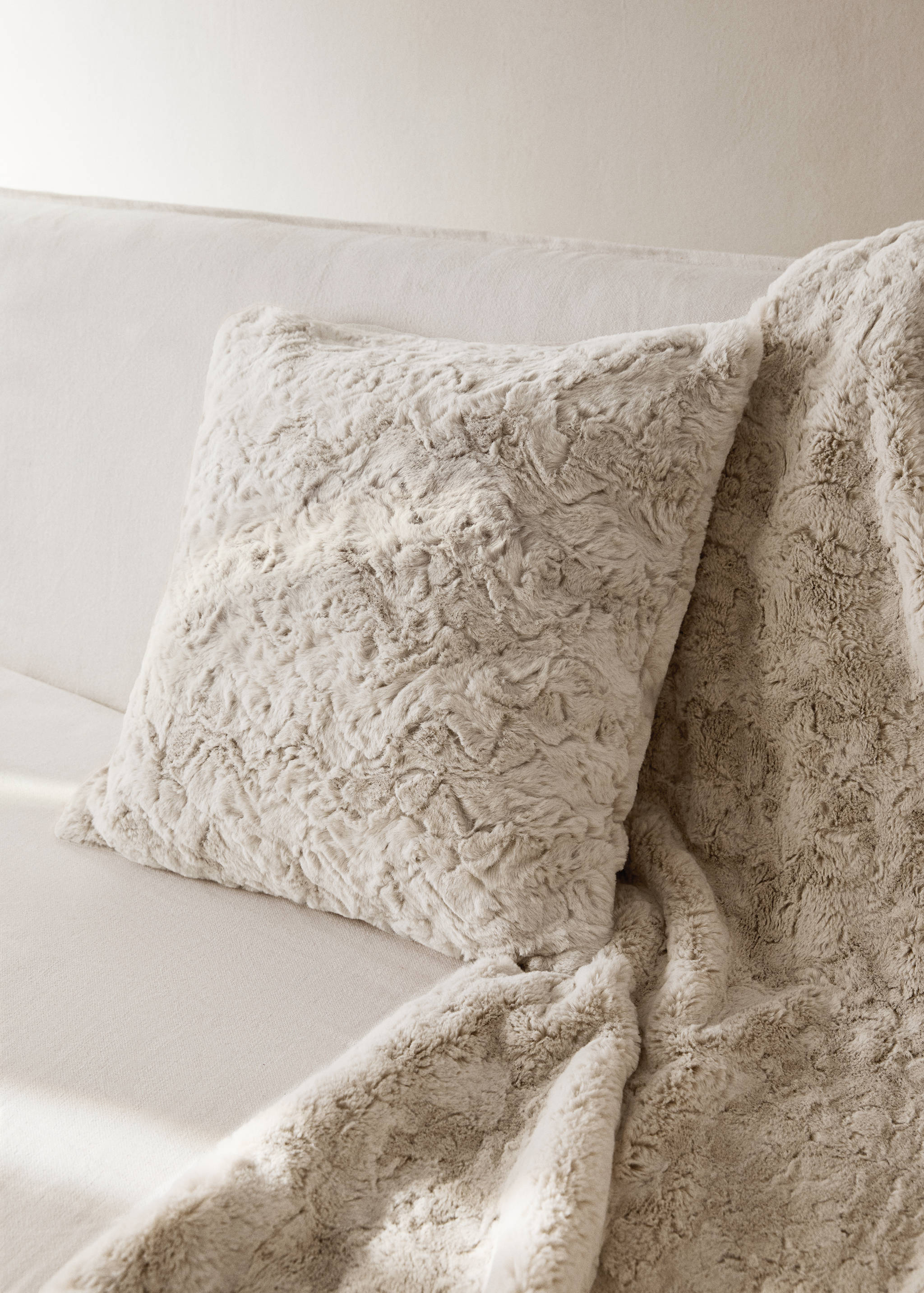 Faux-fur textured cushion cover 50x50 cm - General plane