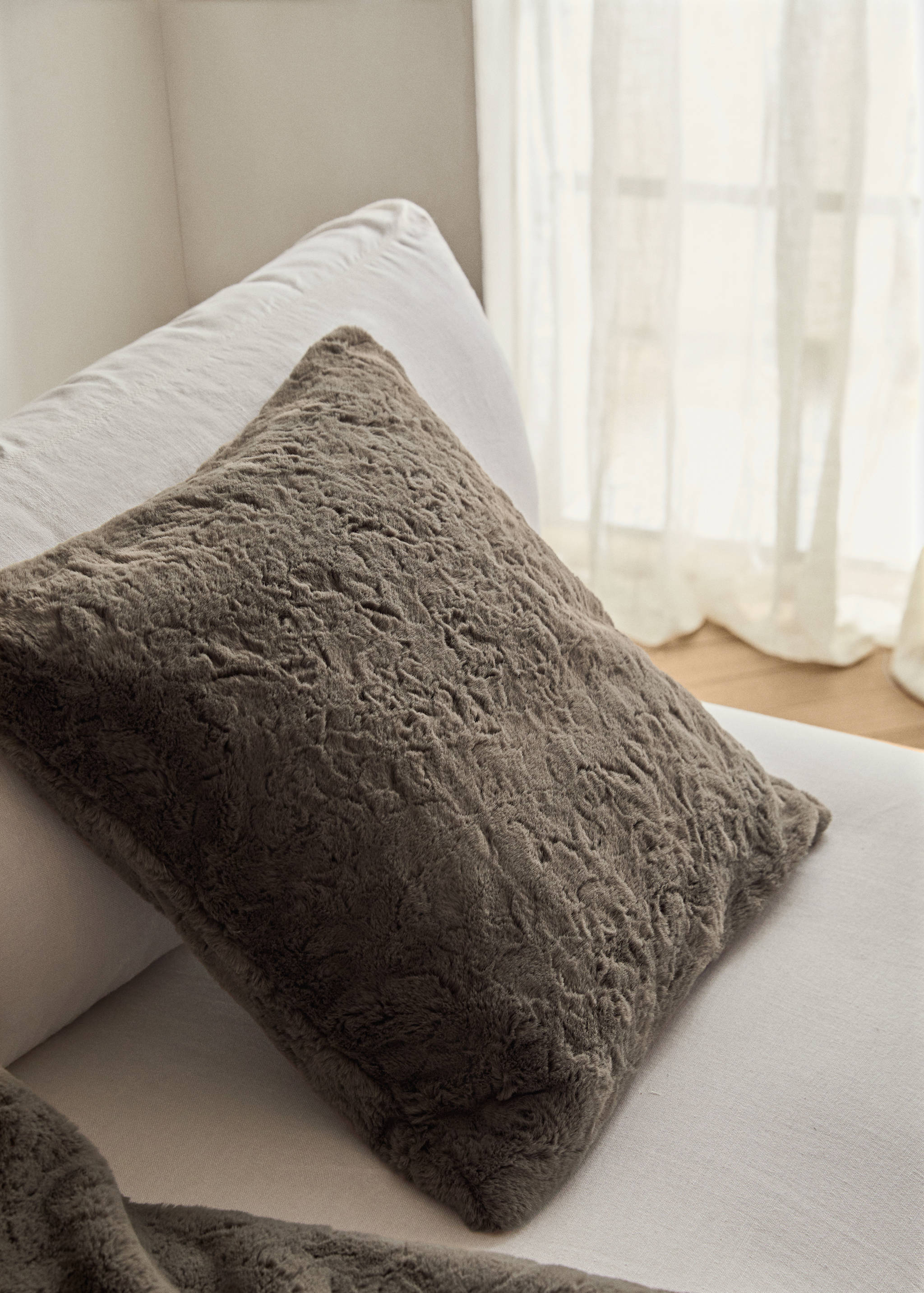 Faux-fur textured cushion cover 50x50 cm - General plane