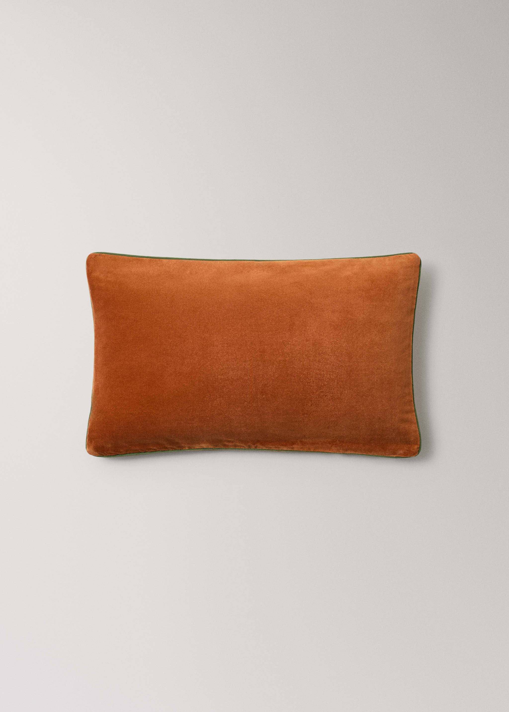 Velvet cushion cover with contrasting piping 30x50 cm - Article without model