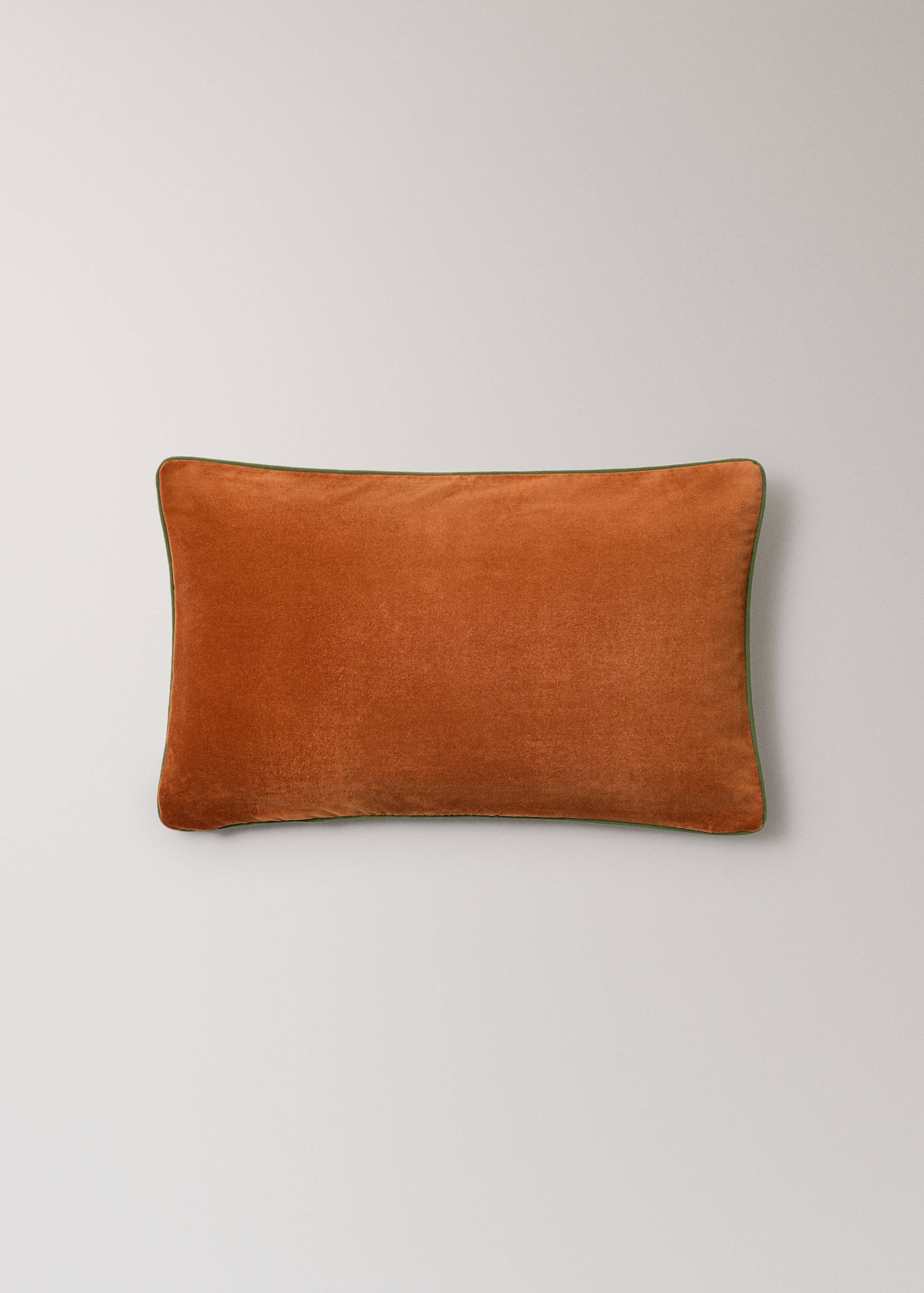 Velvet cushion cover with contrasting piping 30x50 cm - Details of the article 1