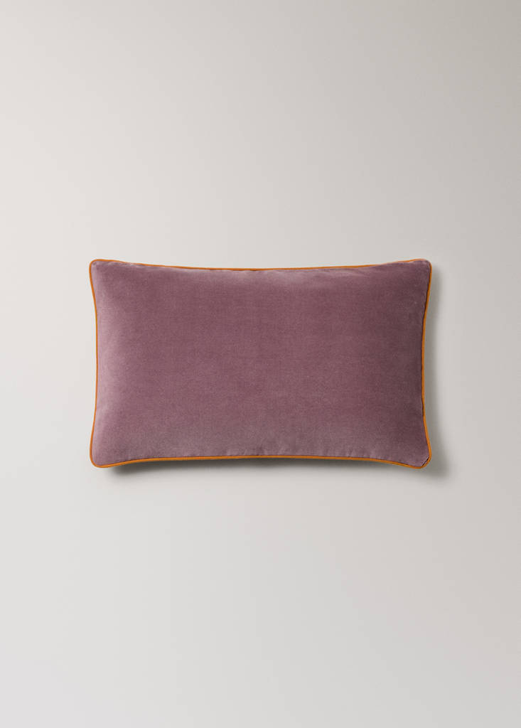 Velvet cushion cover with contrasting piping - Thumbnail 2
