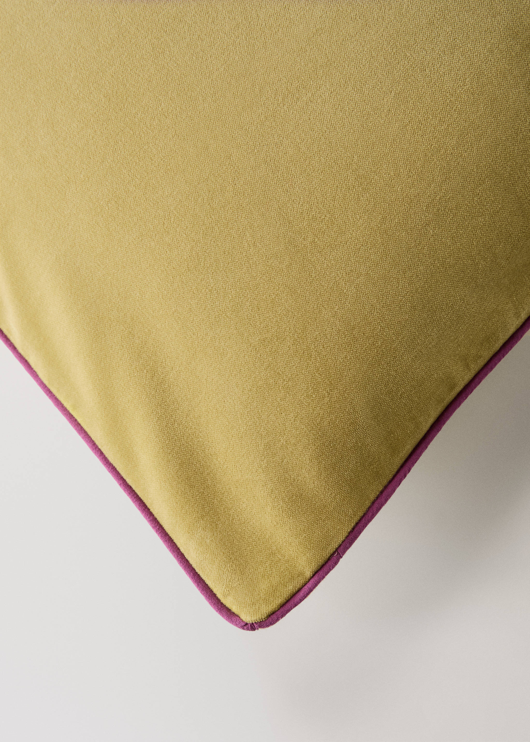Kuddfodral i sammet med kontrastbård 60x60 cm - Detaljer om artikeln 2