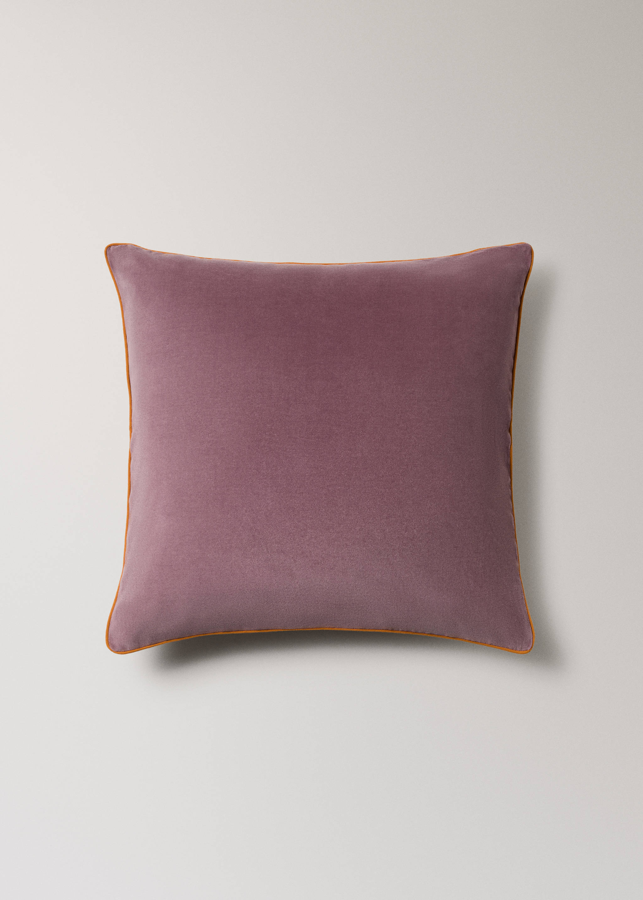 Kuddfodral i sammet med kontrastbård 60x60 cm - Artikel utan modell