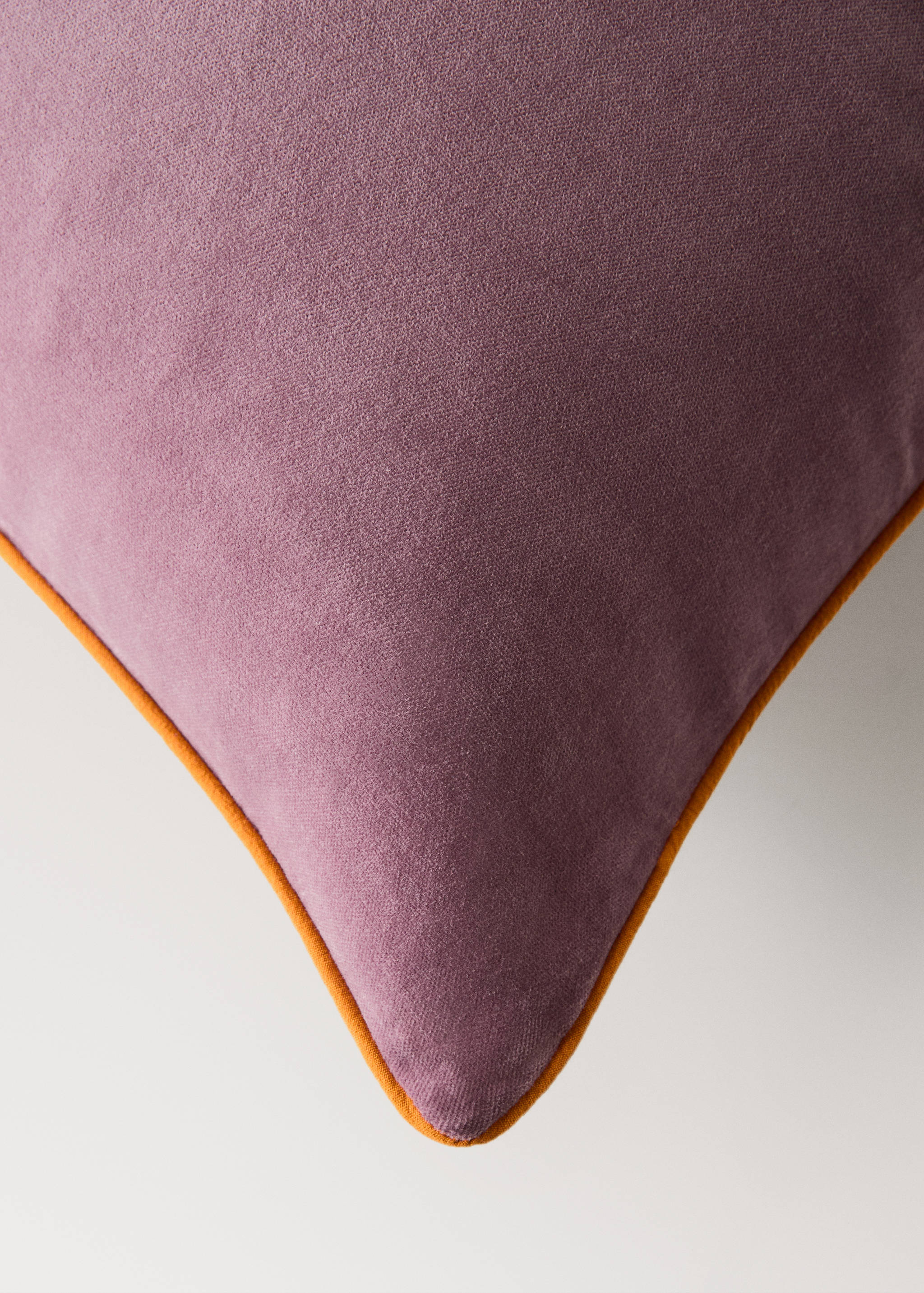 Kuddfodral i sammet med kontrastbård 60x60 cm - Detaljer om artikeln 2