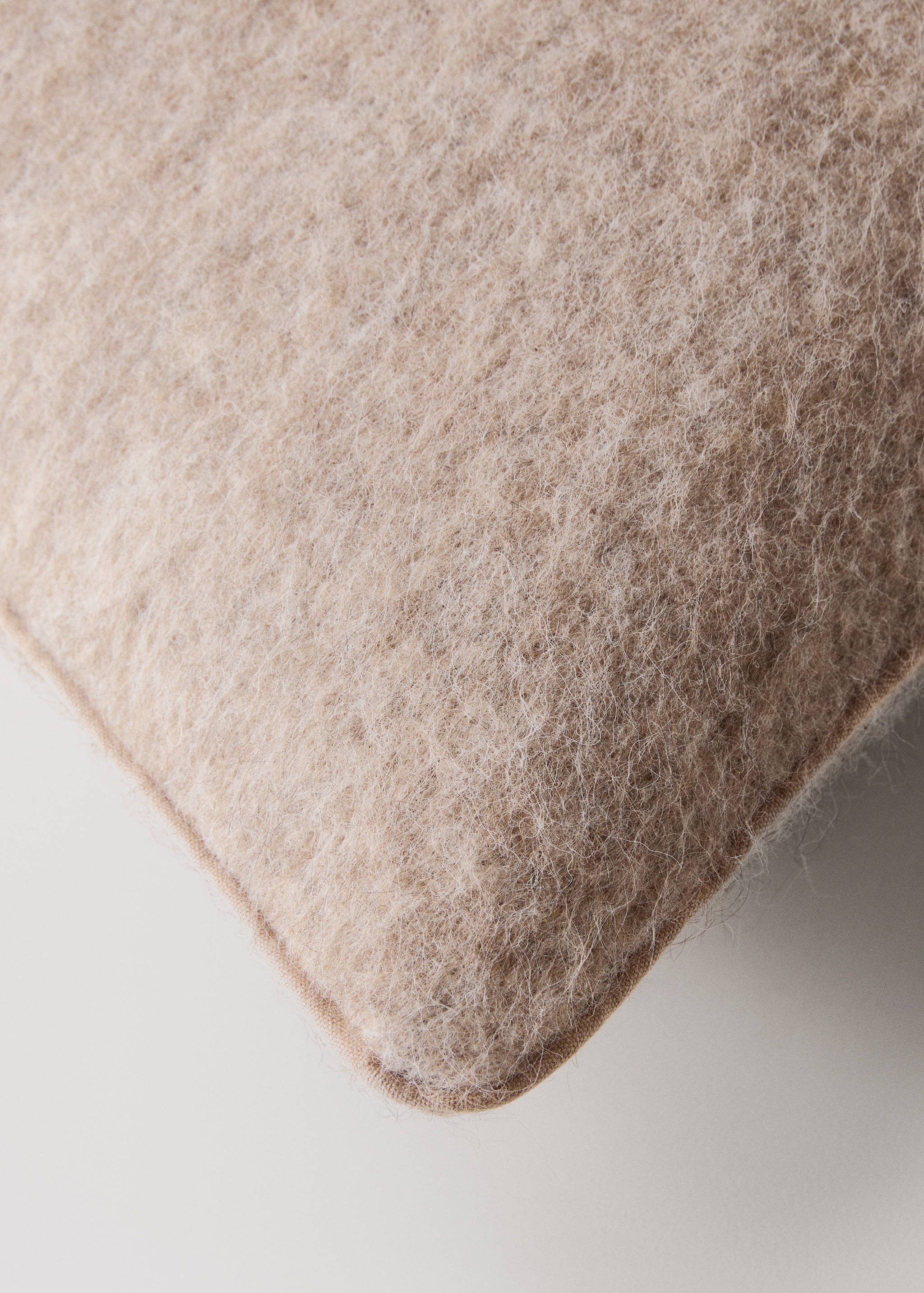 Carded-effect cushion cover 50x50 cm - Details of the article 2