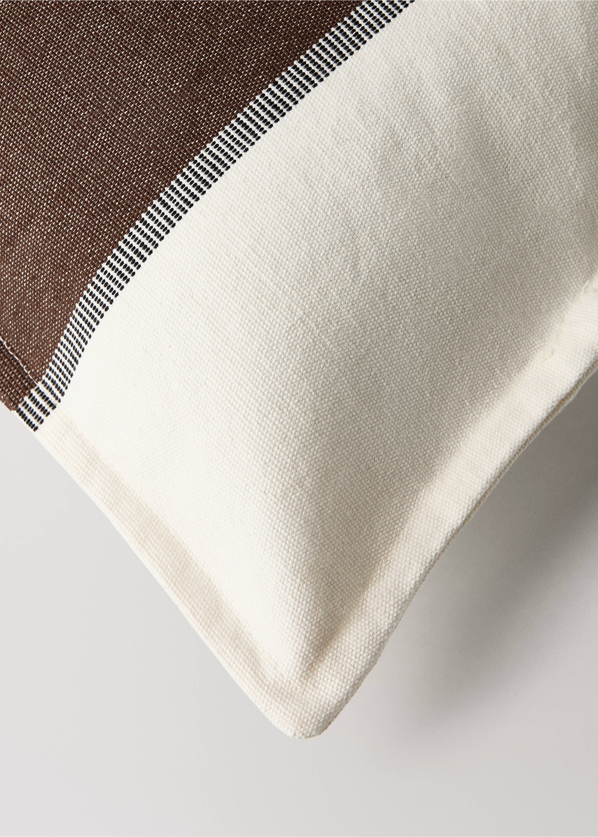 40x60 cm-es csíkos pamut díszpárnahuzat - A termék adatai 3, Kávé. Ref: 17003343-00.