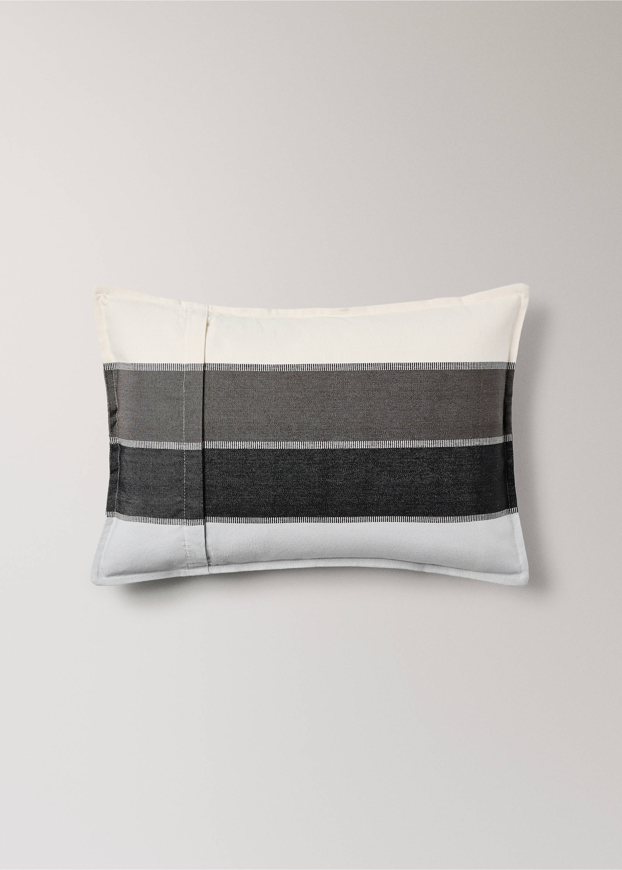 40x60 cm-es csíkos pamut díszpárnahuzat - A termék adatai 1, Sötétszürke. Ref: 17003343-00.