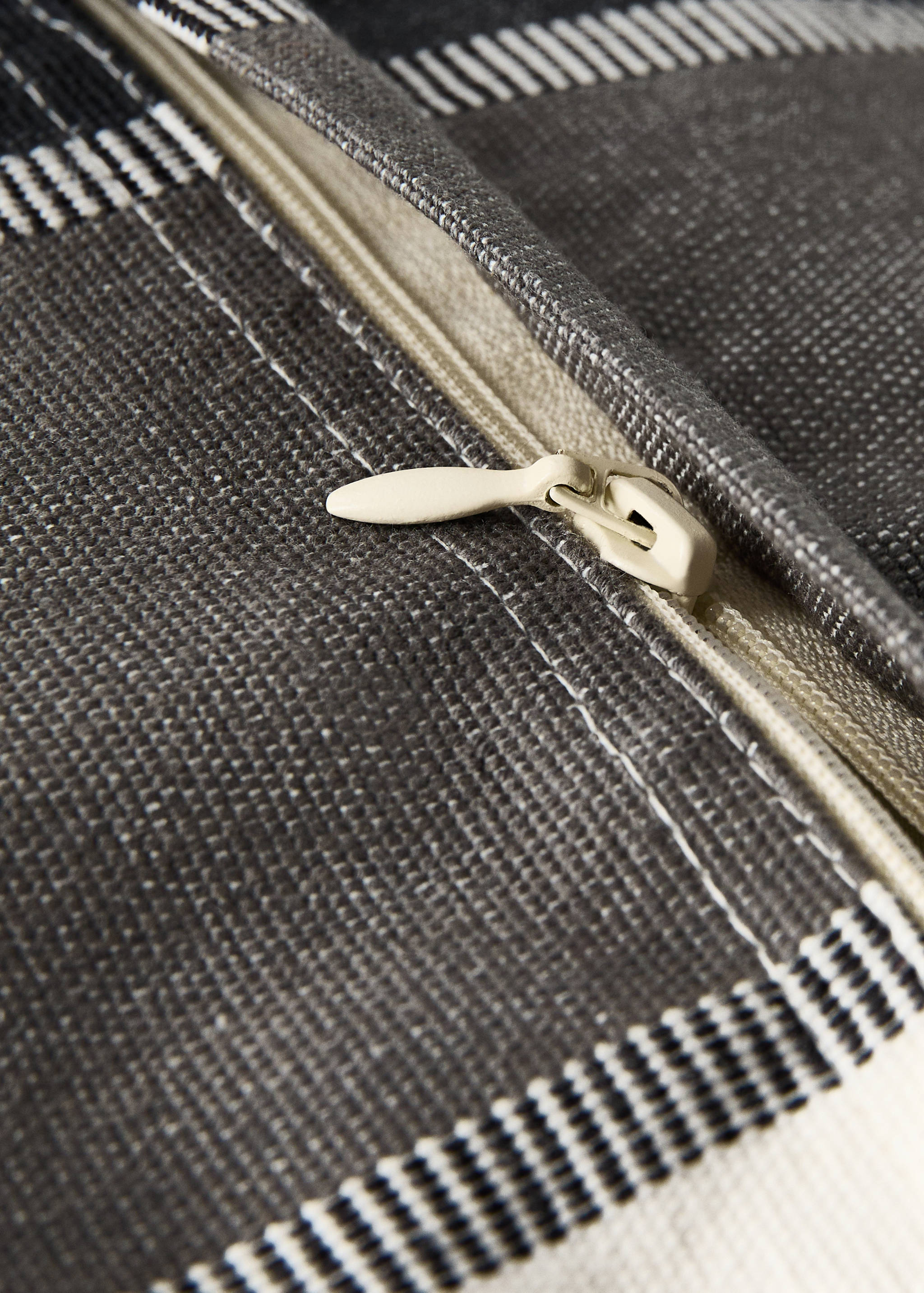 Kissenbezug aus Baumwolle mit Streifen, Größe 40x60 cm - Detail des Artikels 2