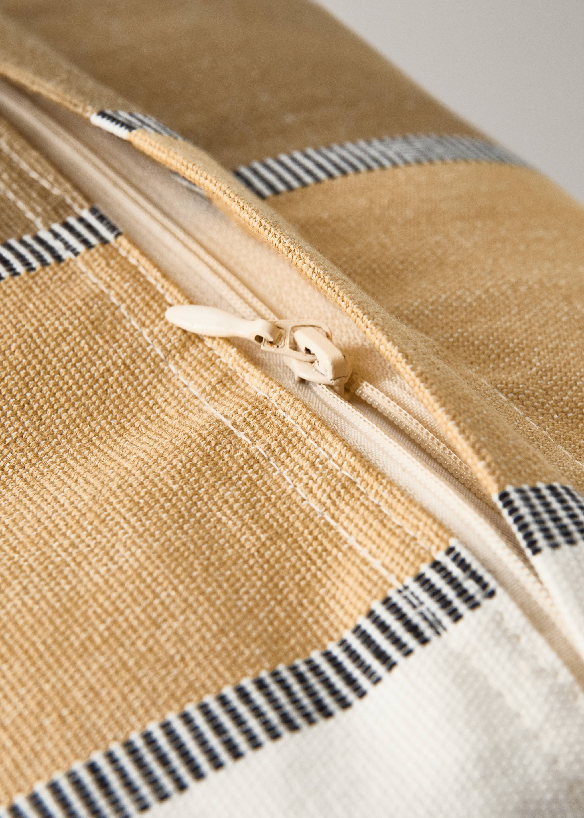 Kissenbezug aus Baumwolle mit Streifen, Größe 40x60 cm - Detail des Artikels 2