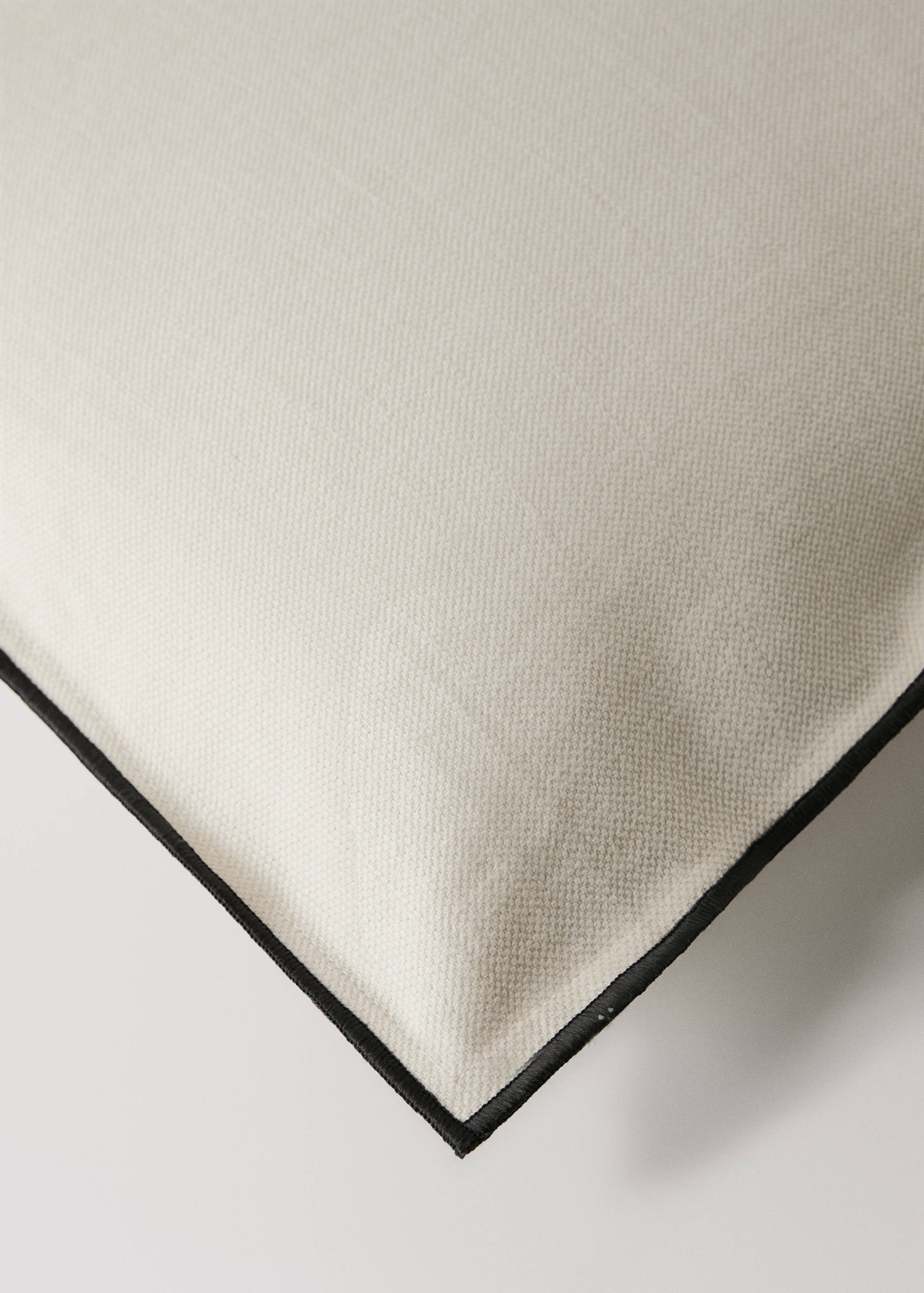 Cotton linen cushion cover with overlock tab 50x50 cm - Details of the article 3