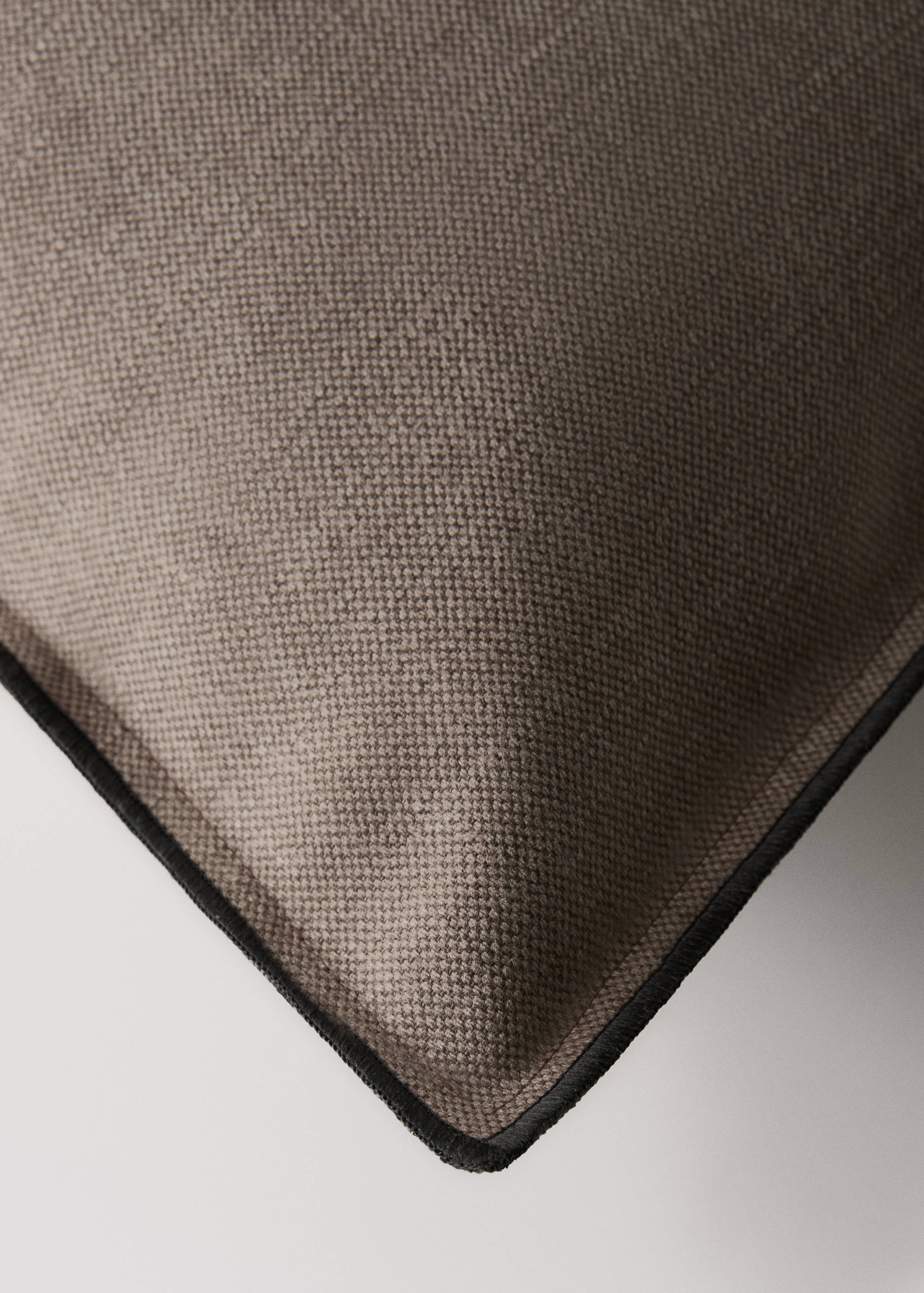 Cotton linen cushion cover with overlock tab 50x50 cm - Details of the article 3