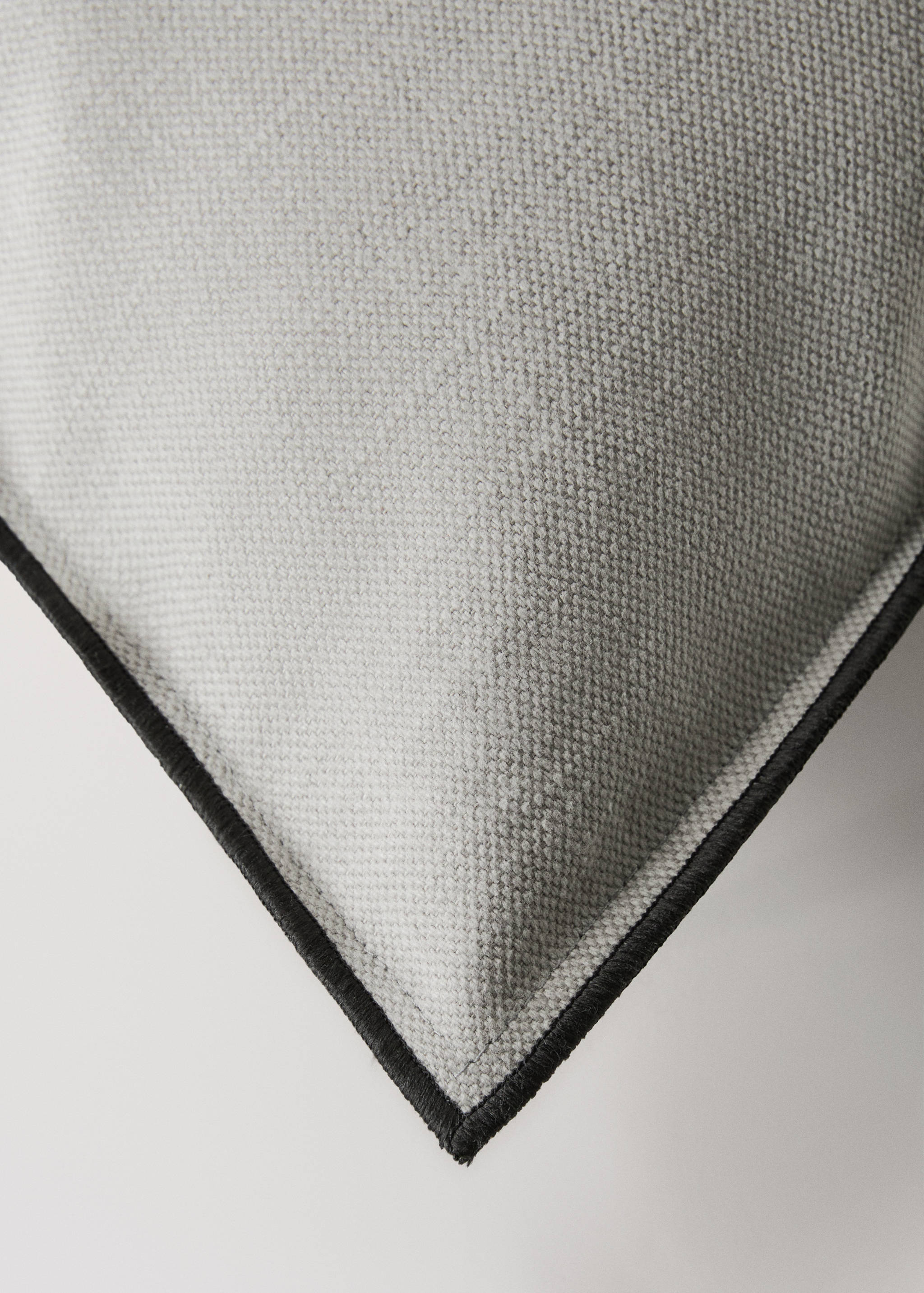 Cotton linen cushion cover with overlock tab 50x50 cm - Details of the article 3