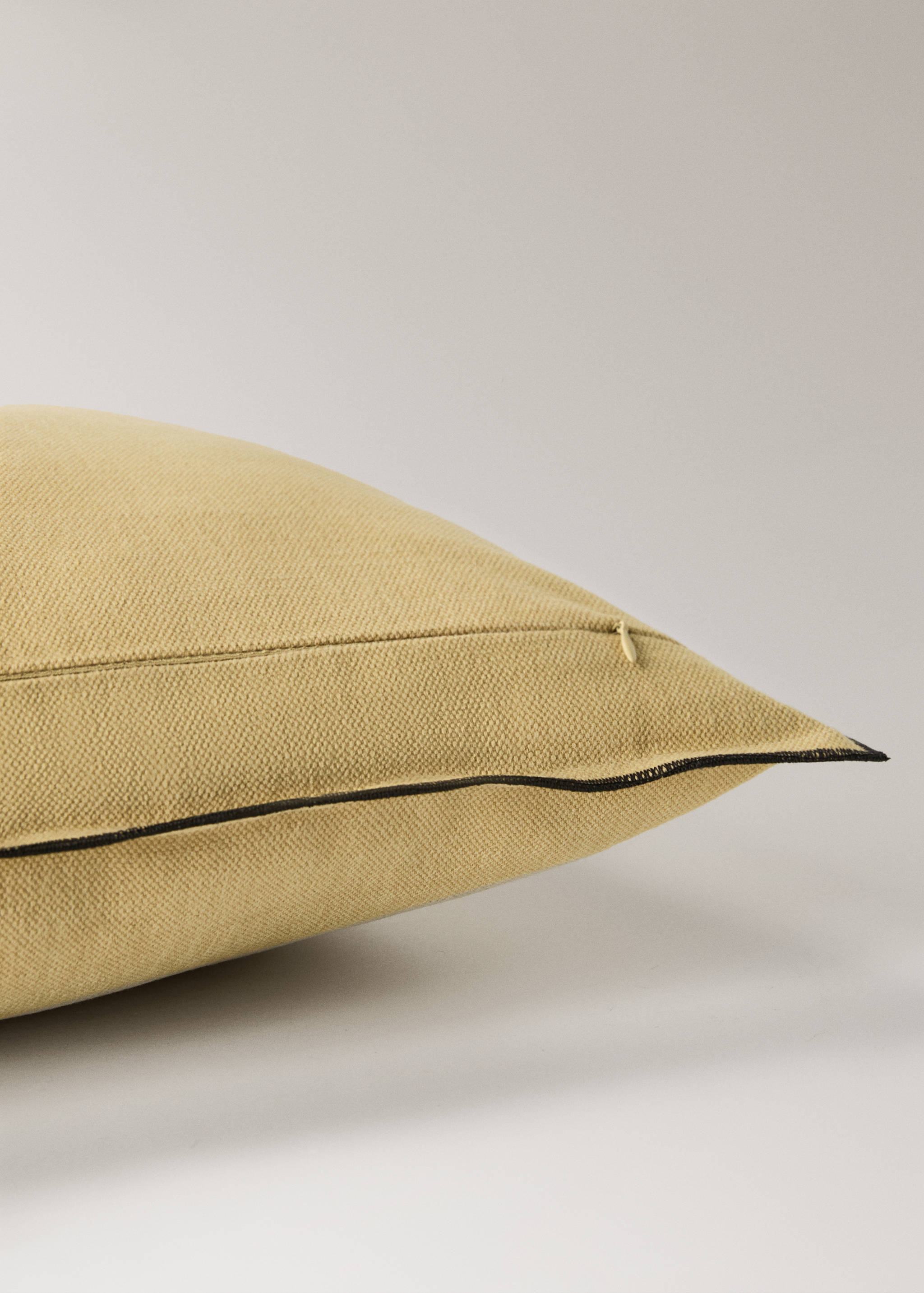 Linen cotton cushion cover with overlock tab 40x60 cm - Details of the article 1