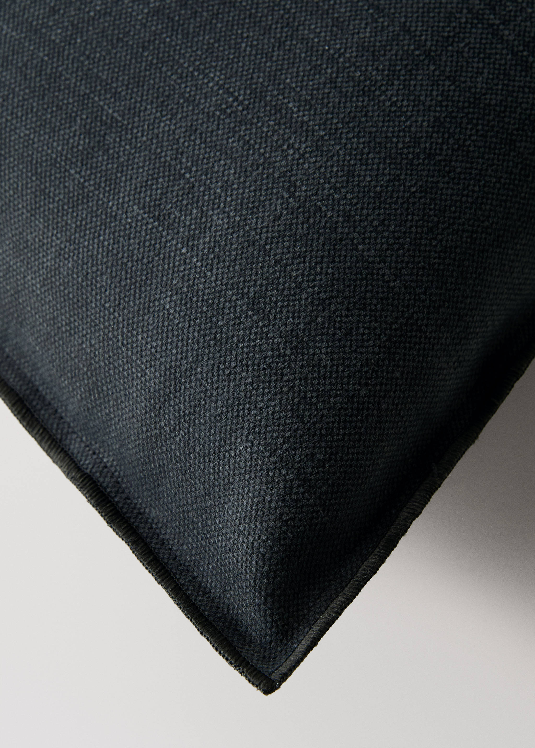 Linen cotton cushion cover with overlock tab 40x60 cm - Details of the article 3
