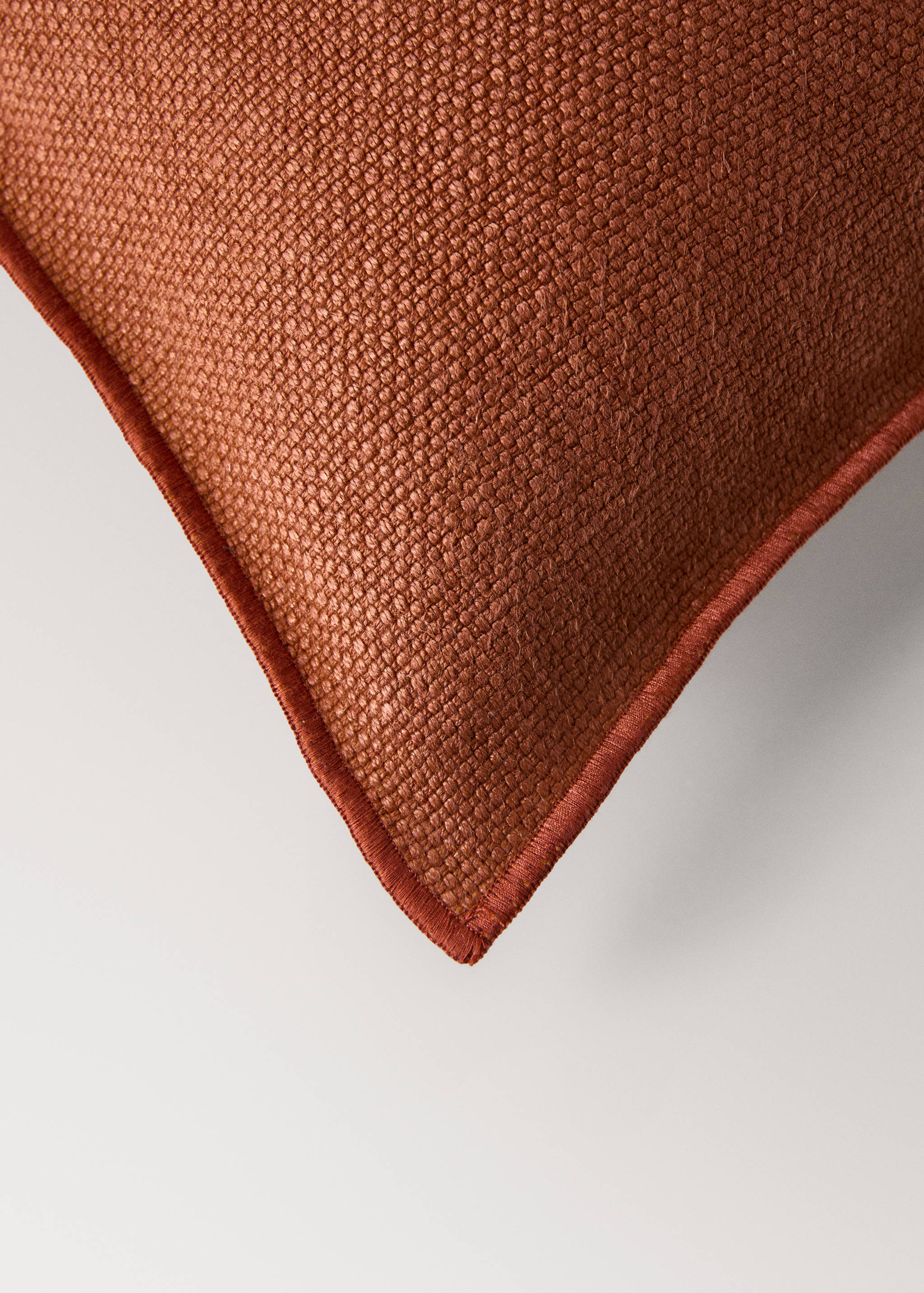 Linen cushion cover with overlock stitching 40x60 cm - Details of the article 2