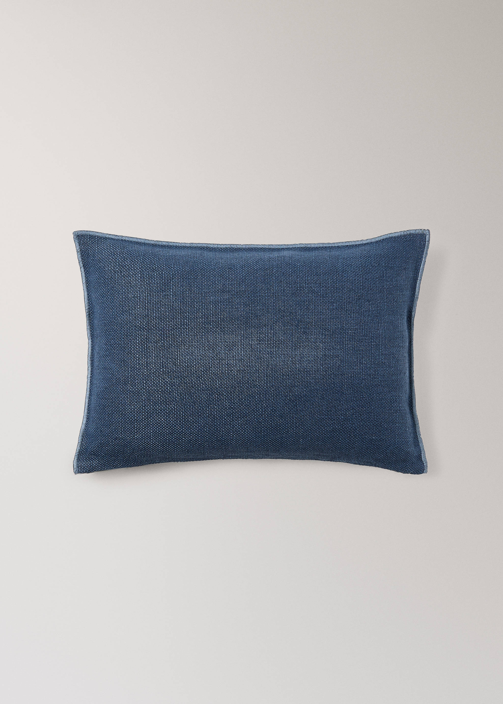 Linen cushion cover with overlock stitching 40x60 cm - Article without model