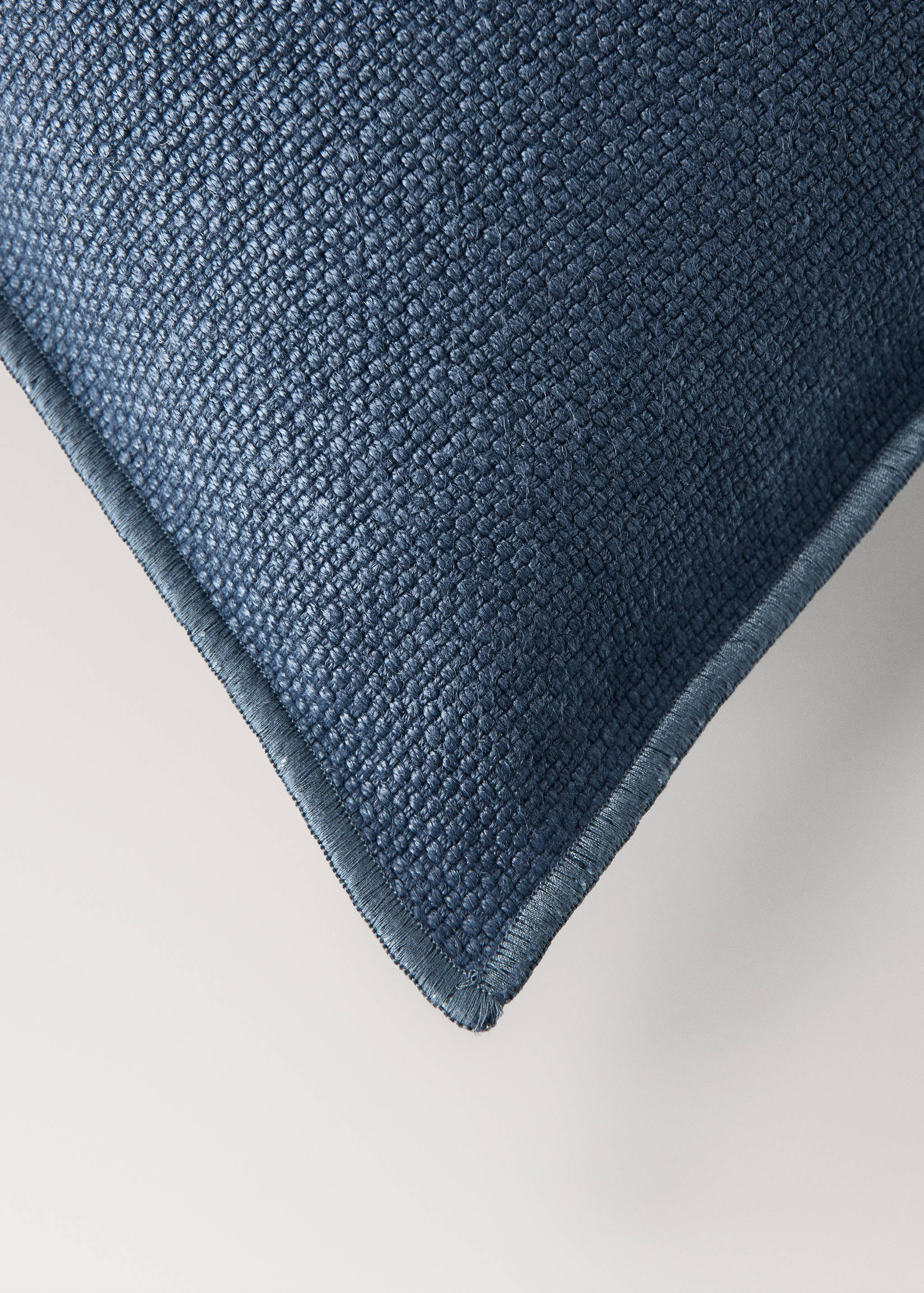 Linen cushion cover with overlock stitching 40x60 cm - Details of the article 2