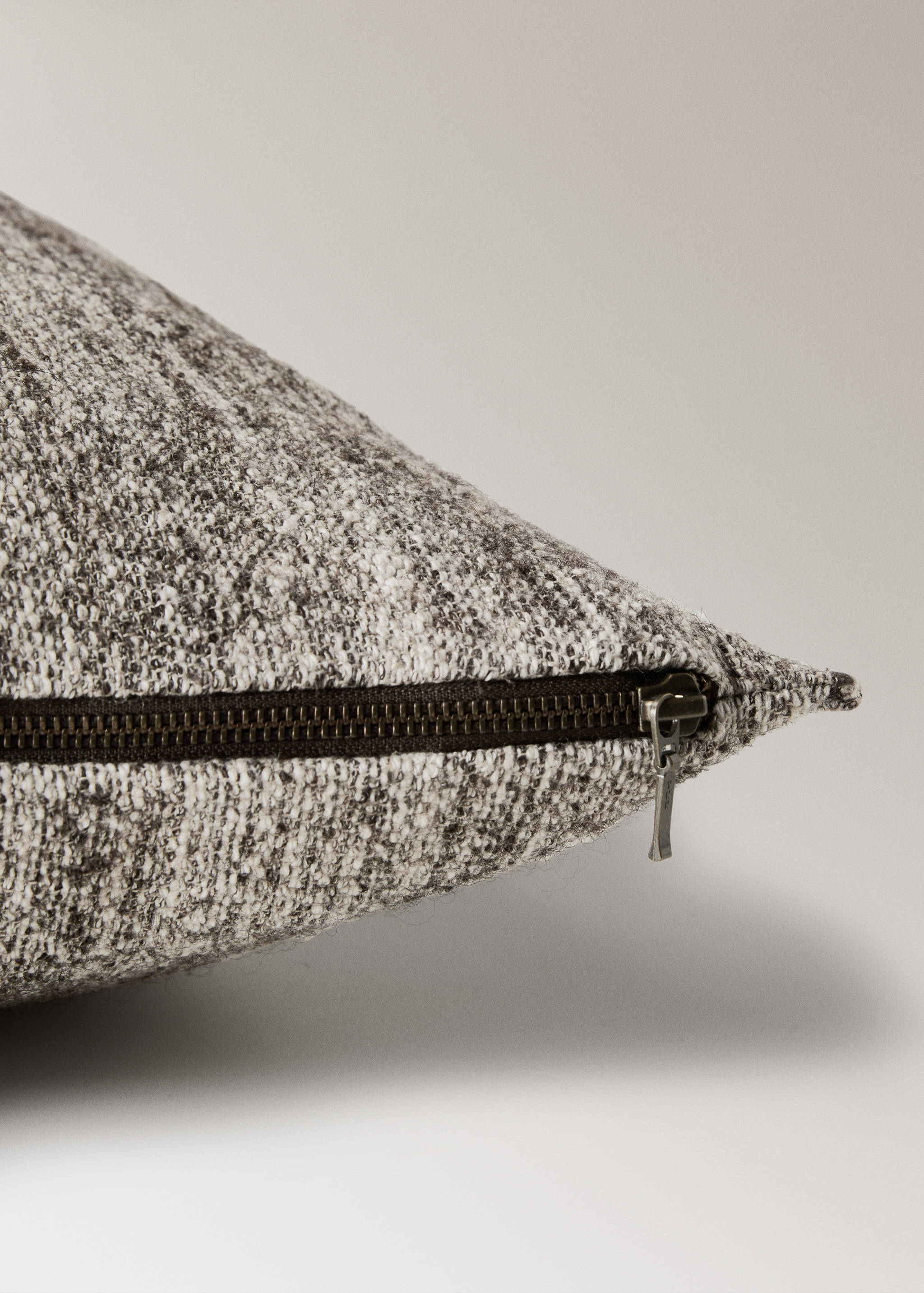 Cotton, linen and wool textured cushion cover with zip - Details of the article 1