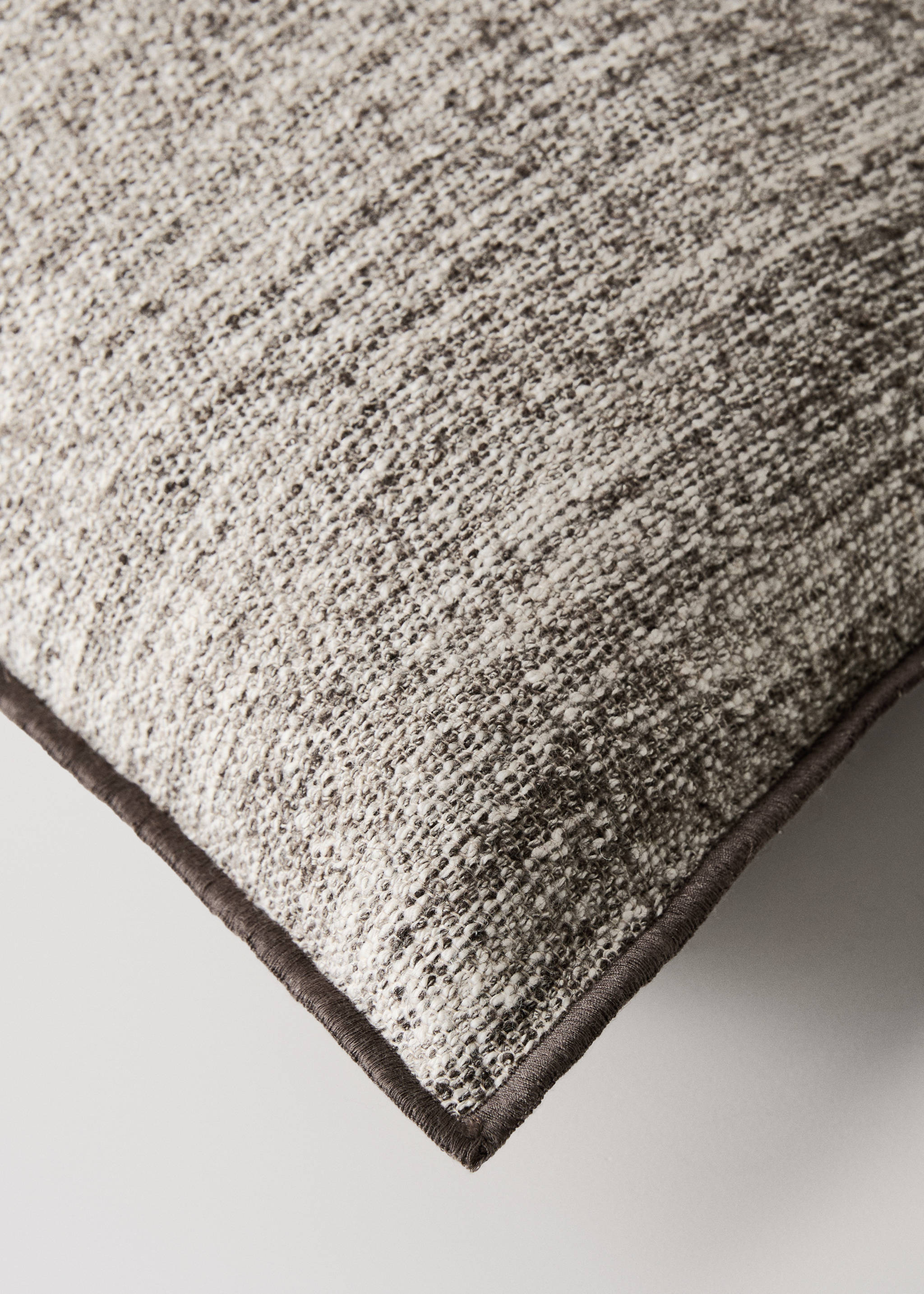 Cotton, linen and wool textured cushion cover with zip - Details of the article 2