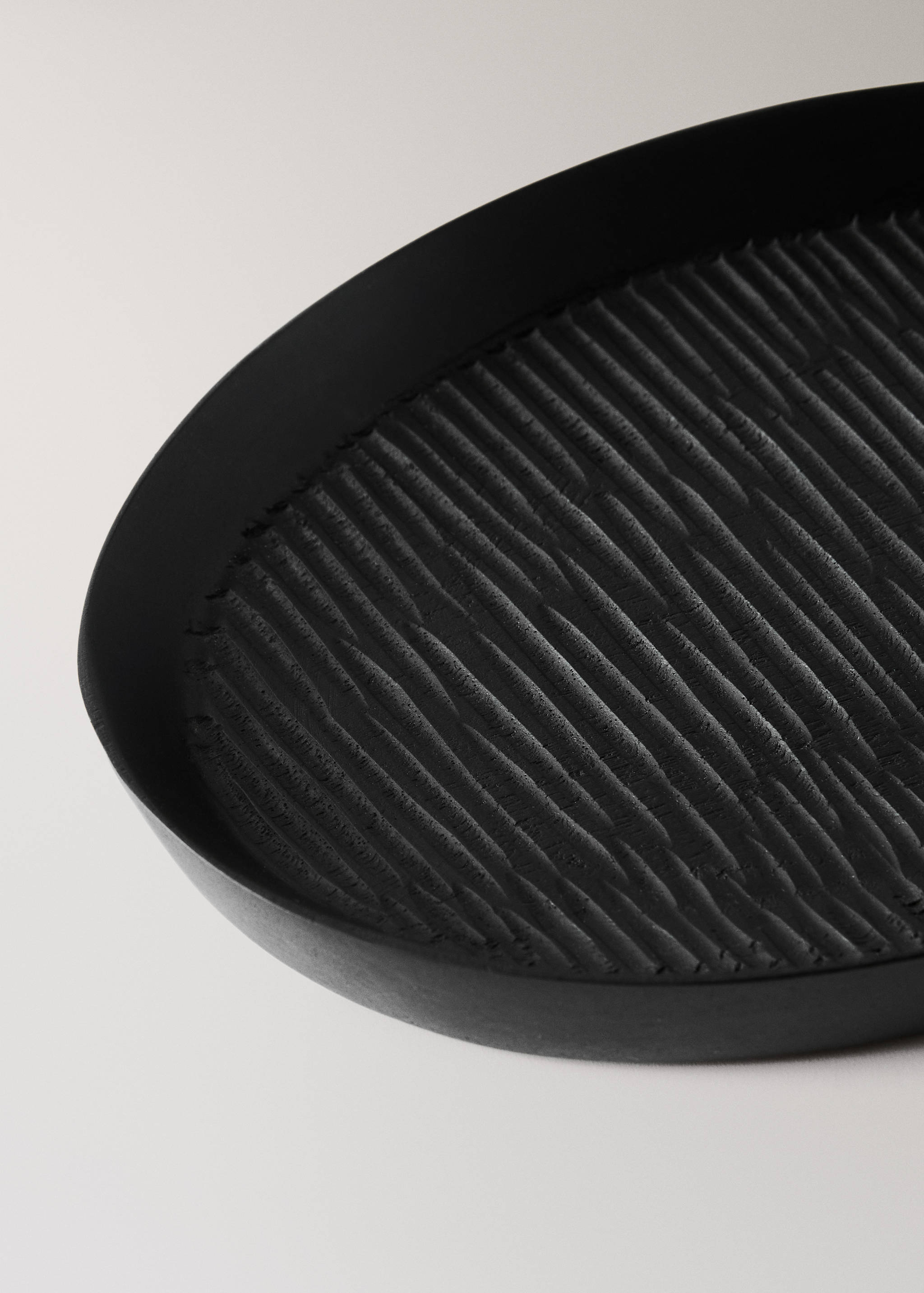 Medium textured wooden tray - Details of the article 2