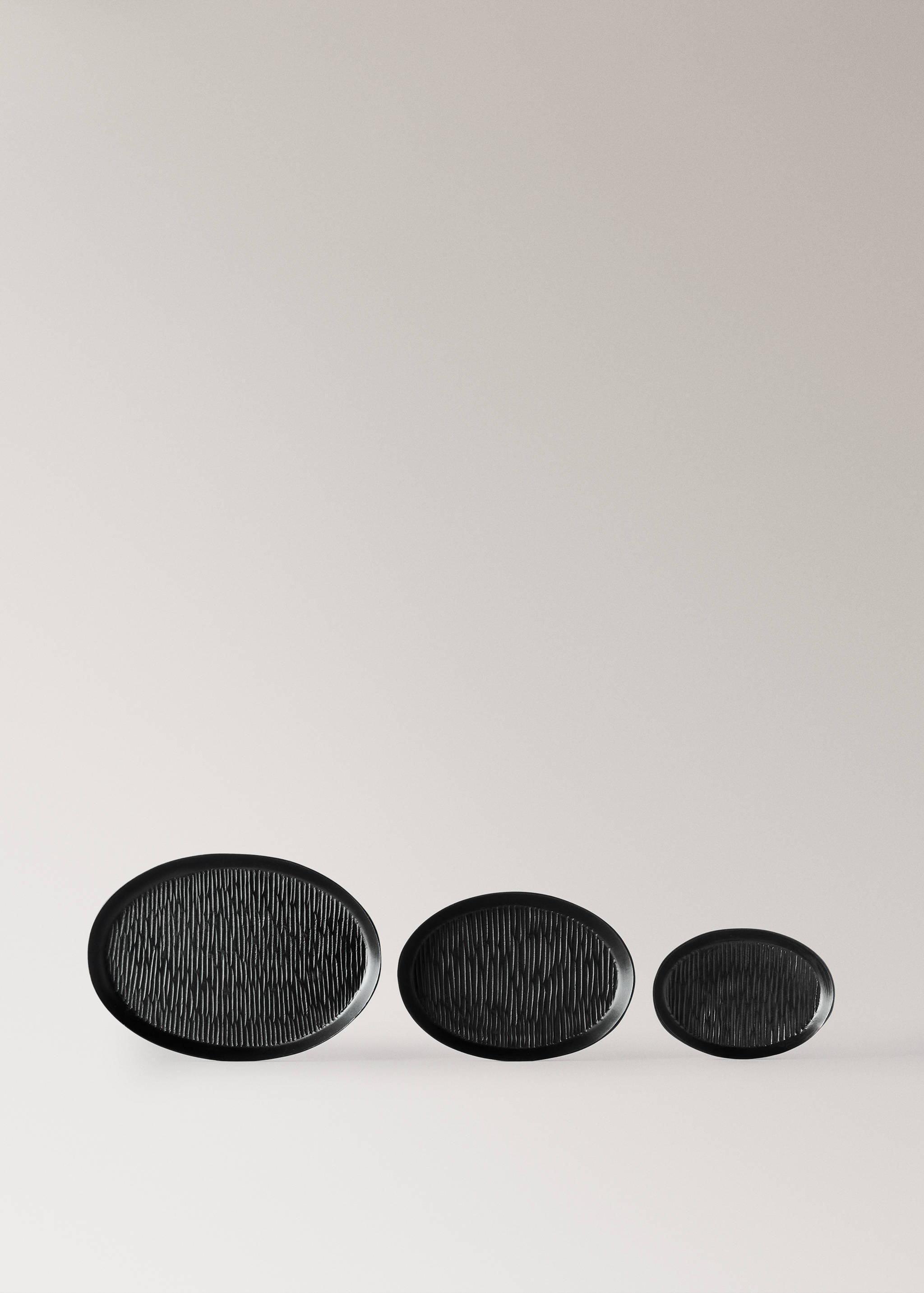 Medium textured wooden tray - Details of the article 3