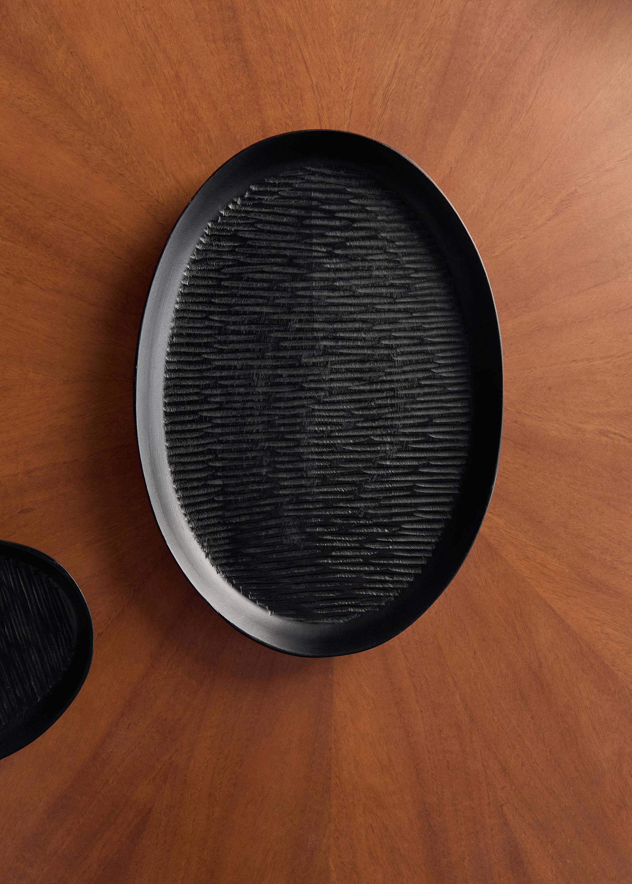 Large textured wooden tray - General plane