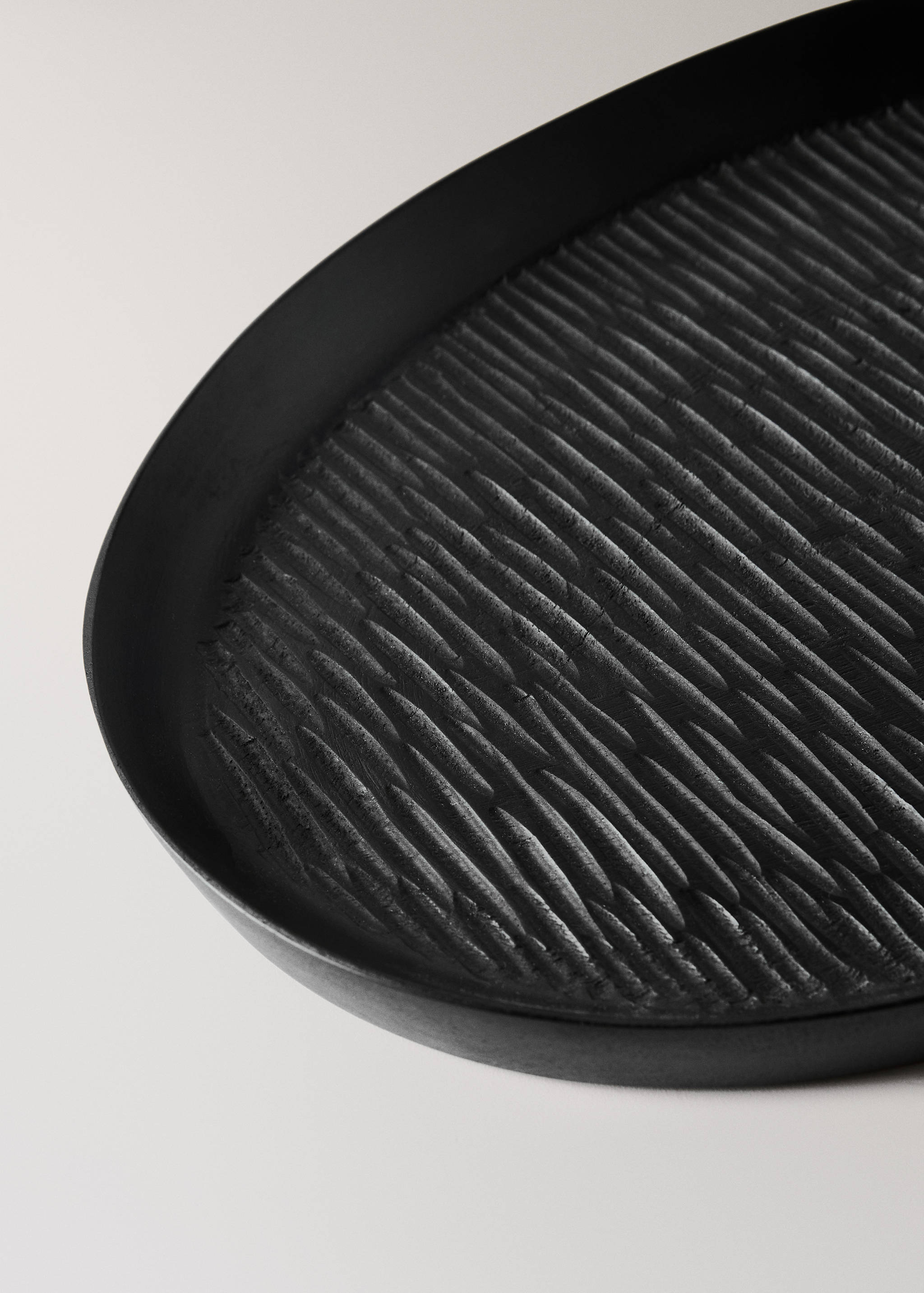 Large textured wooden tray - Details of the article 2