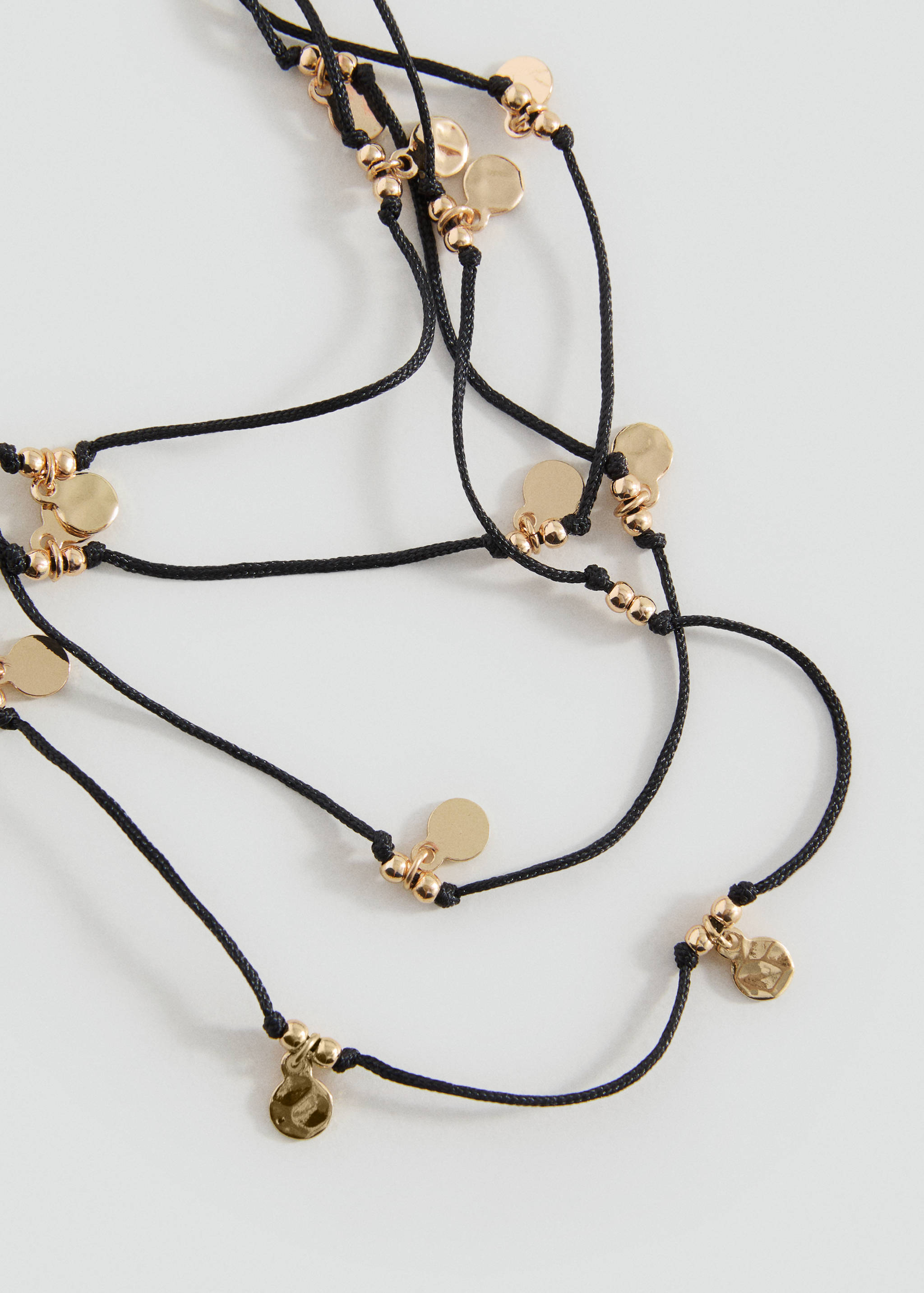 Colar berloque moedas - Plano médio