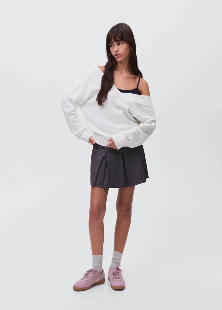 V-neck knit sweater — White