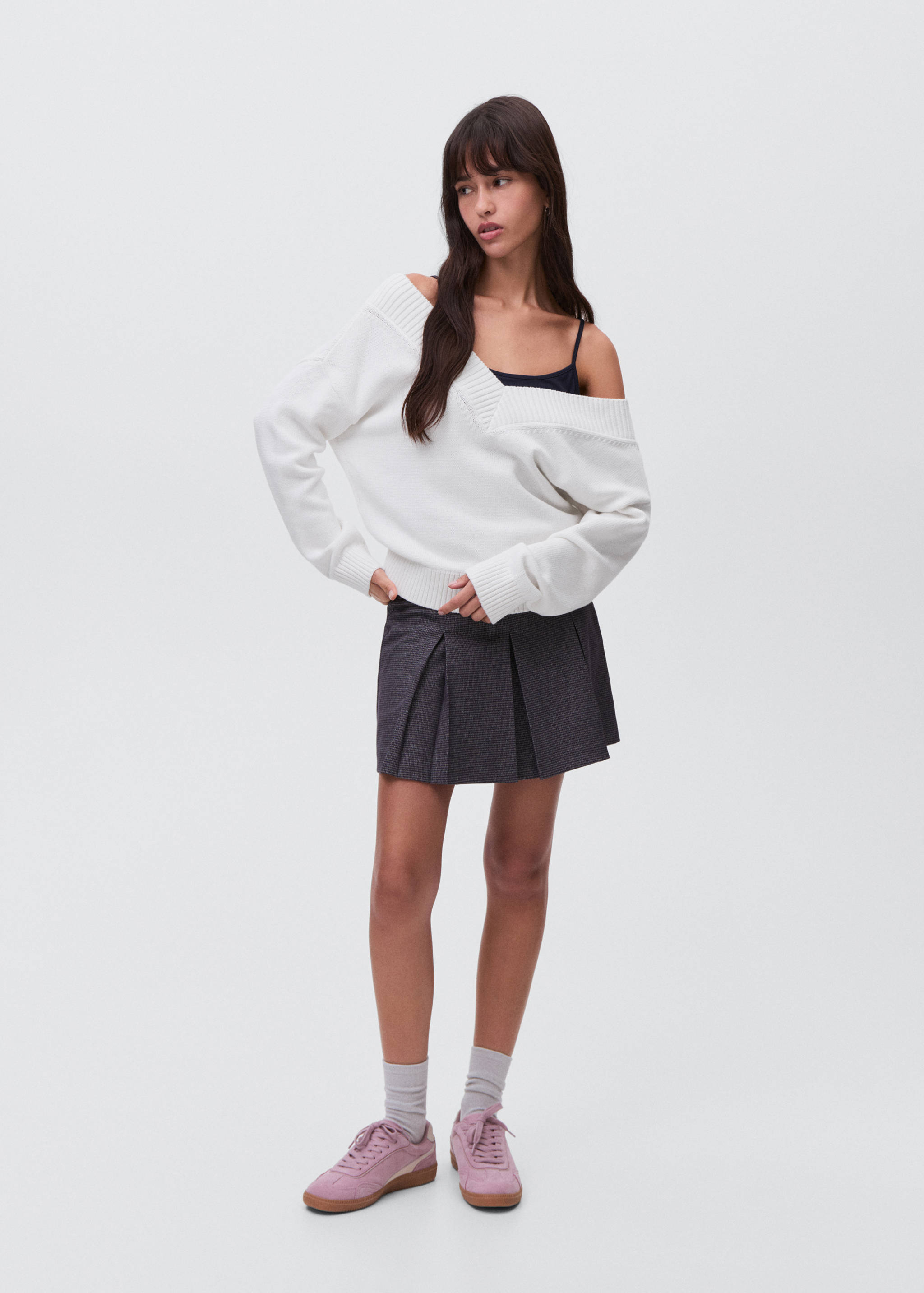 V-neck knit sweater - General plane