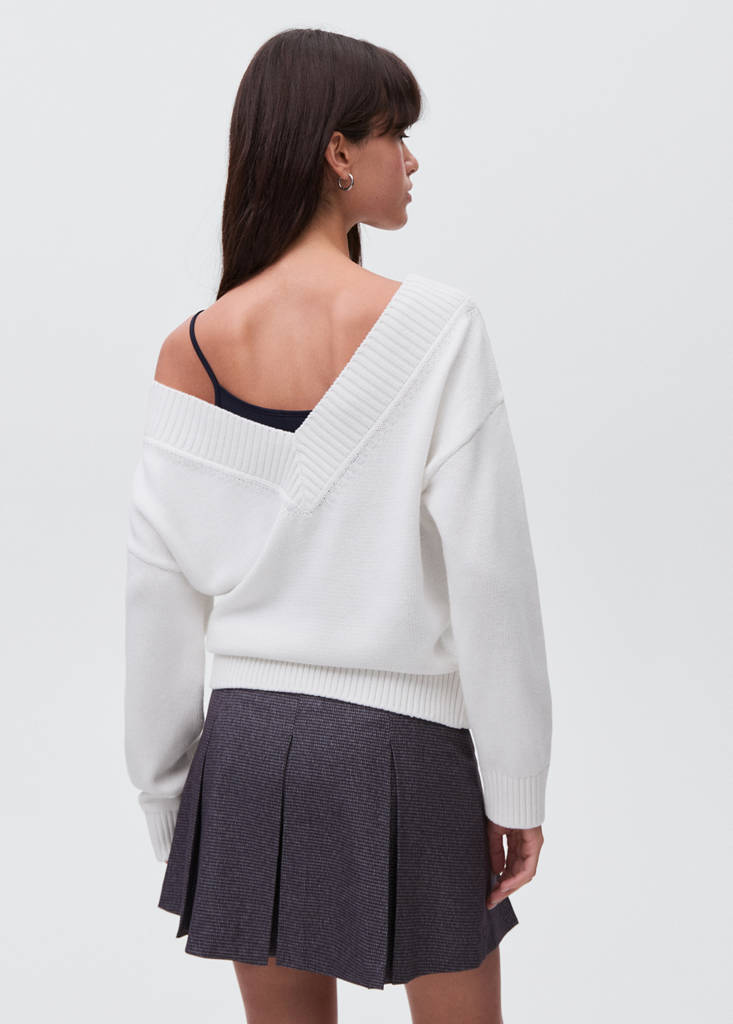 V-neck knit sweater — White