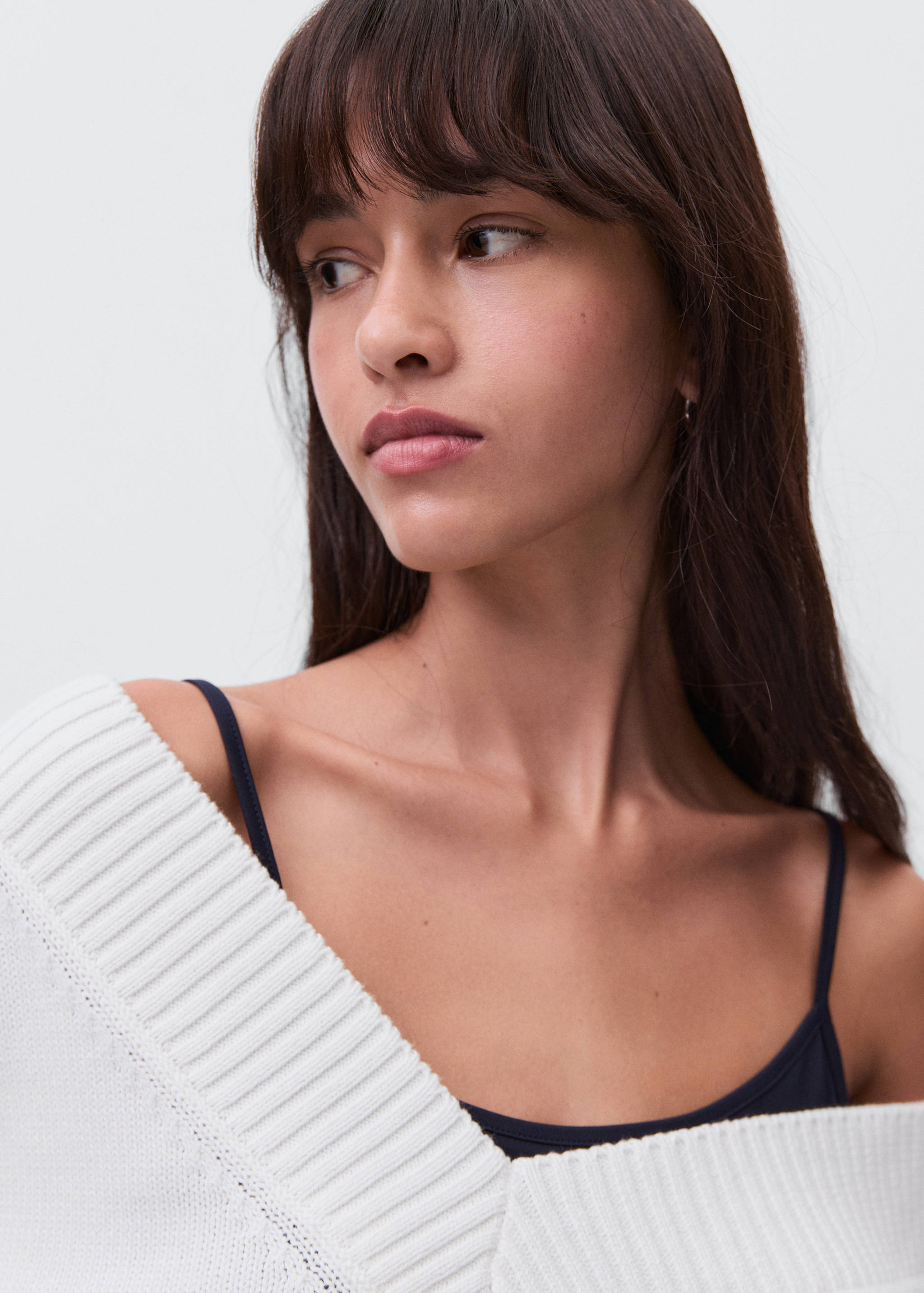 V-neck knit sweater - Details of the article 1