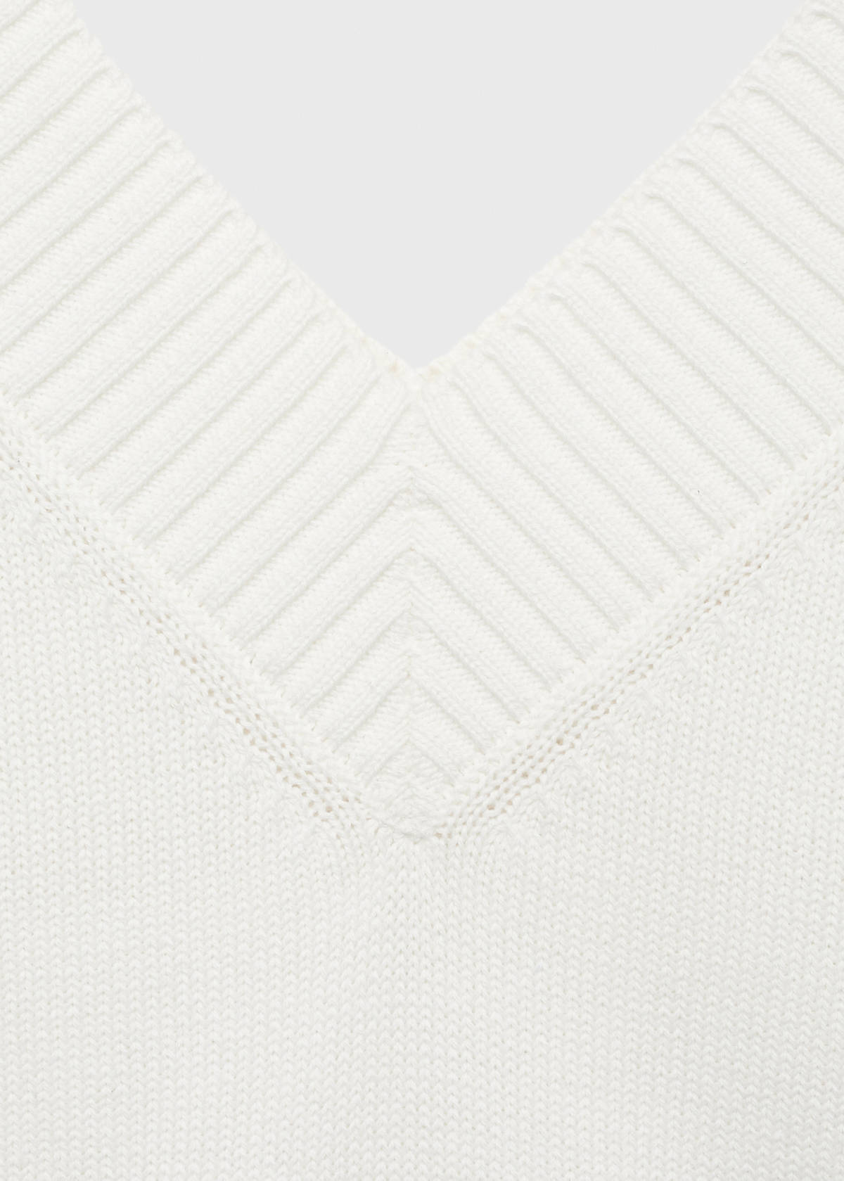 V-neck knit sweater — White