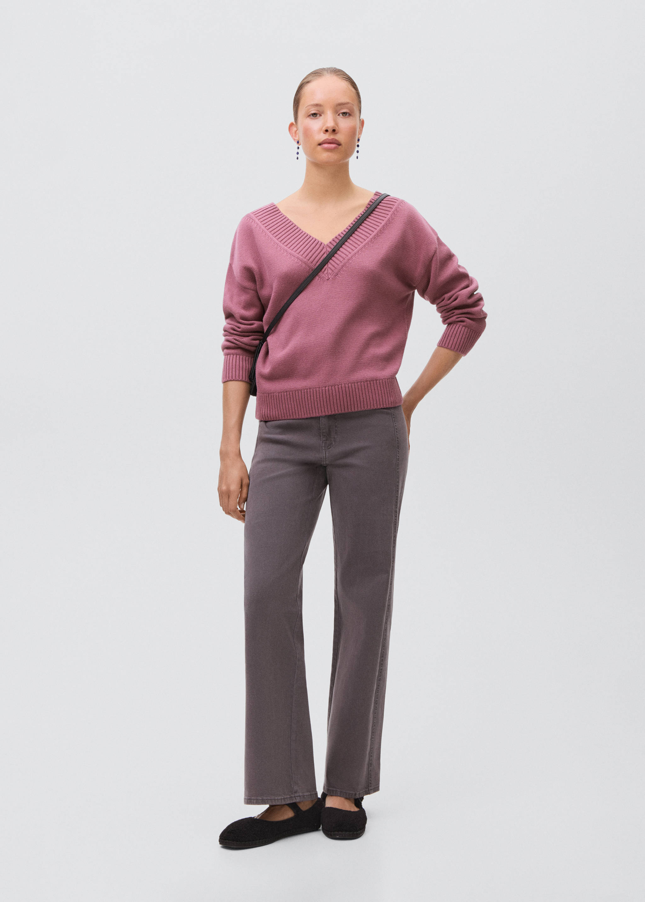 V-neck knit sweater - General plane